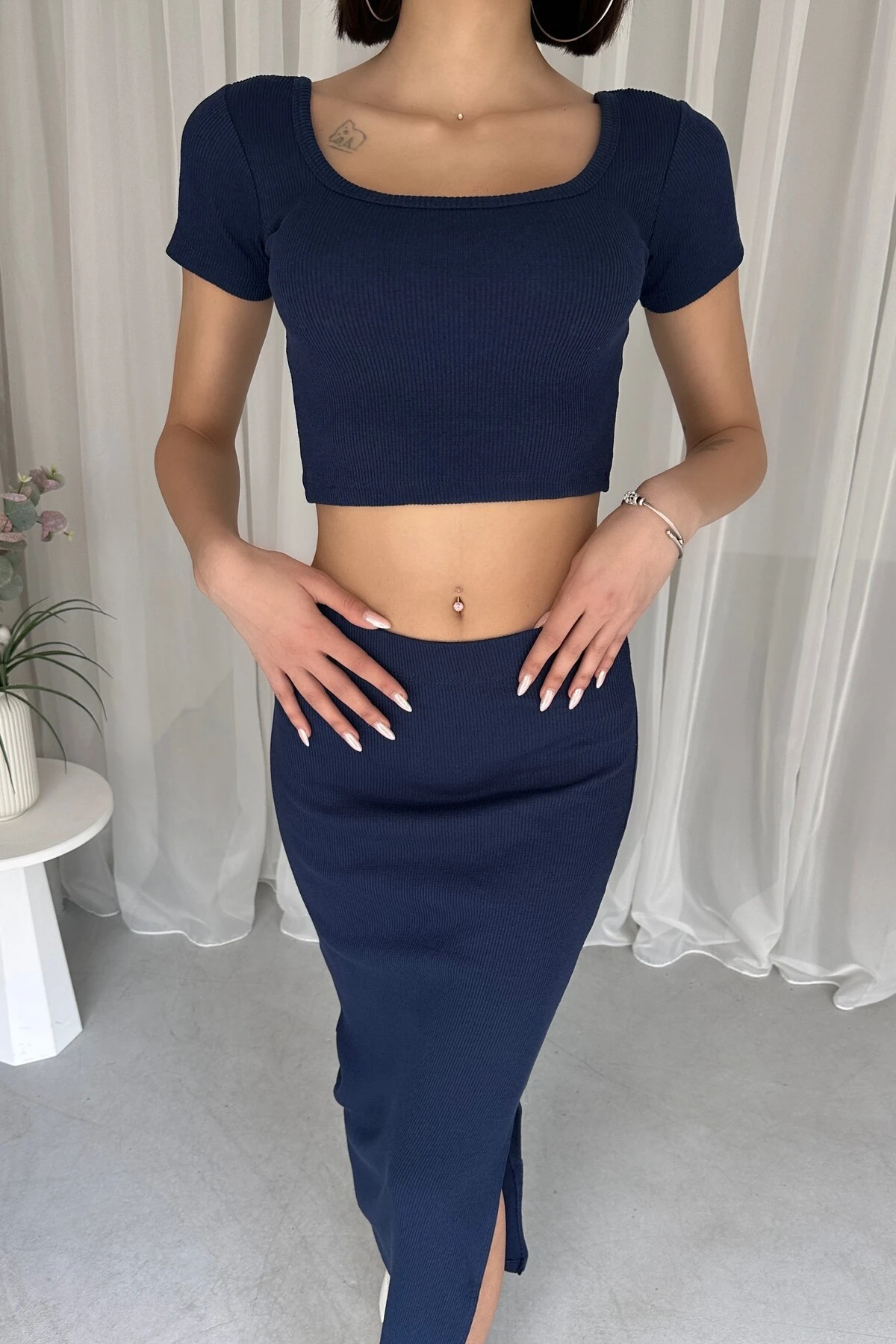 KARE YAKA CROP YIRTMAÇLI ETEK TAKIM