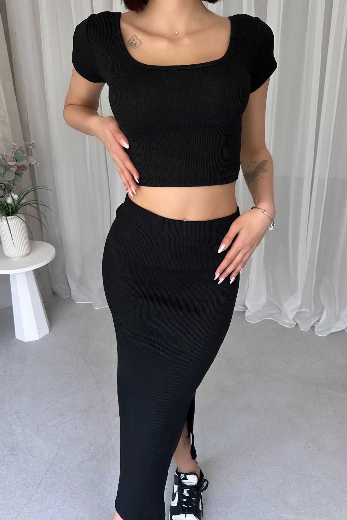 KARE YAKA CROP YIRTMAÇLI ETEK TAKIM
