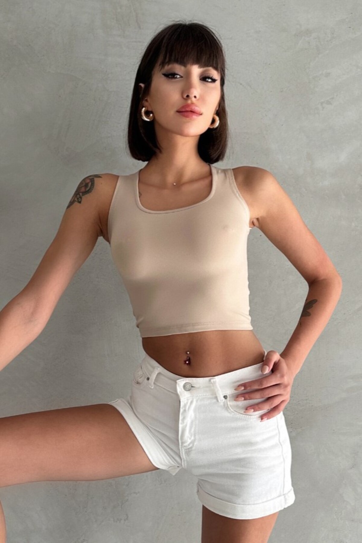 MODAL KUMAŞ U YAKA KALIN ASKILI SIRTI KAPALI CROP BODY