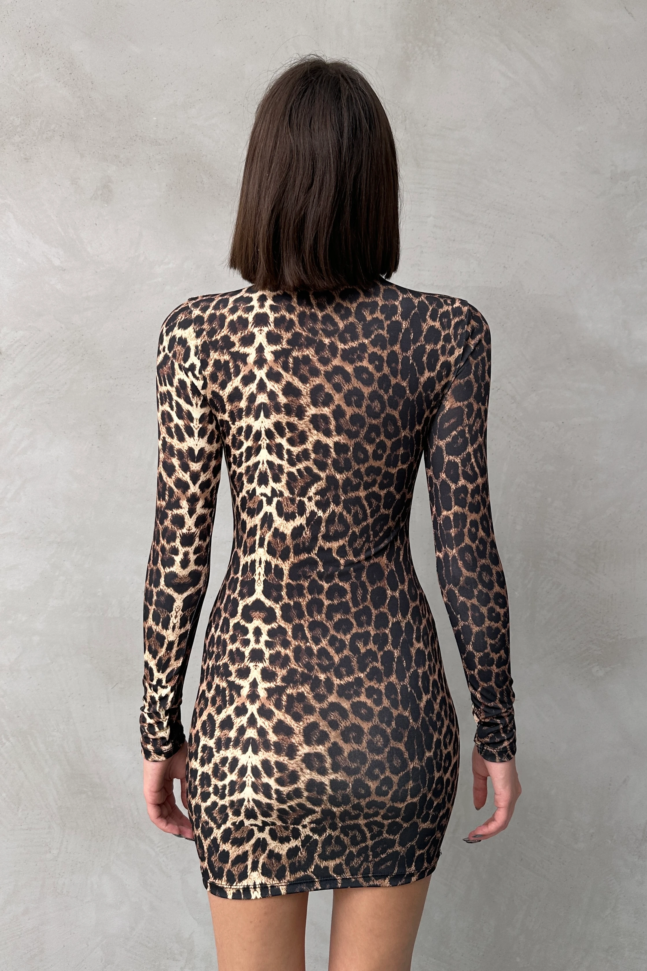 DİK YAKA LEOPAR DESENLİ MİNİ ELBİSE