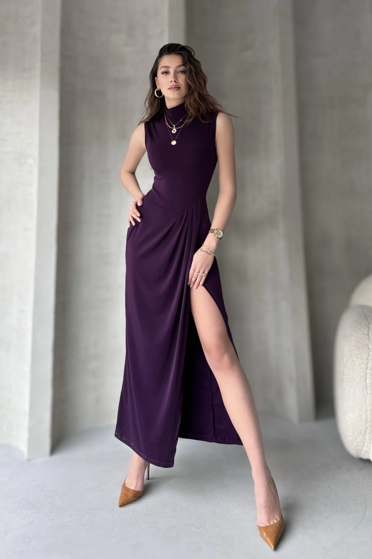 DİK YAKA KOLSUZ YIRTMAÇLI SANDY ELBİSE - mor