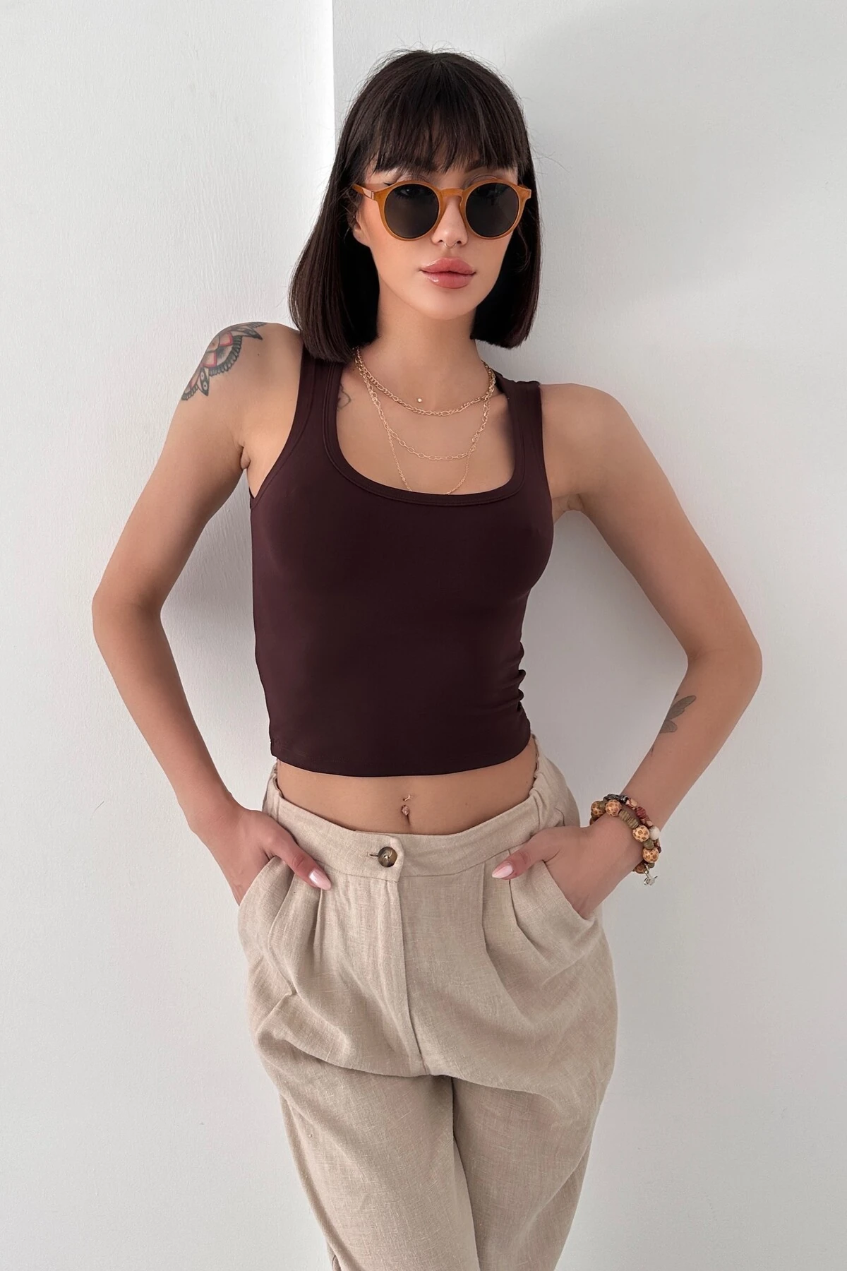 MODAL KUMAŞ U YAKA KALIN ASKILI SIRTI KAPALI CROP BODY - acı kahve