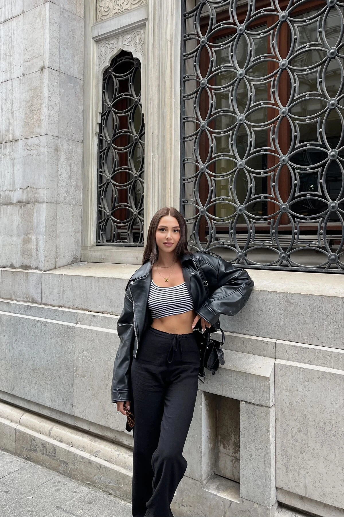 SİYAH BEYAZ ÇİZGİLİ KARE YAKA CROP BLUZ