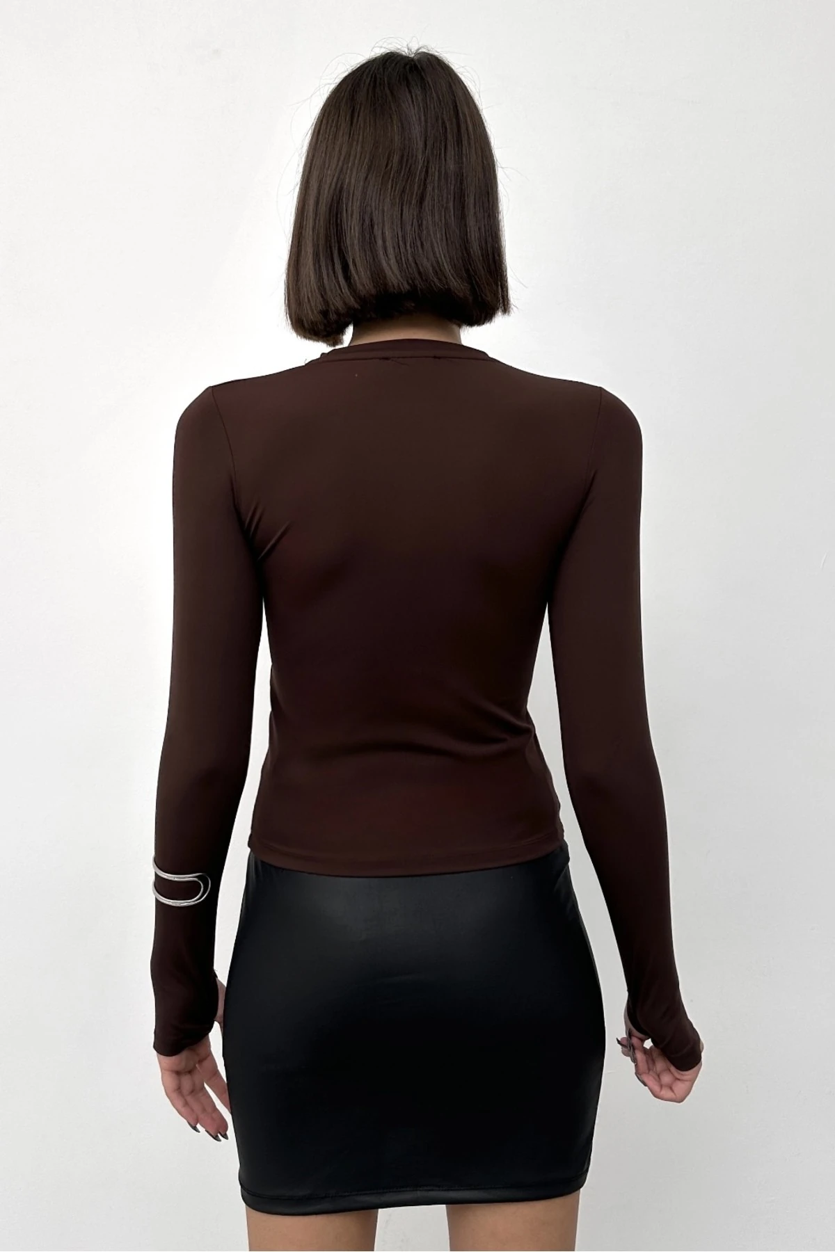 LOVE IT TAŞ DETAYLI PARMAK GEÇİRMELİ MODAL BLUZ