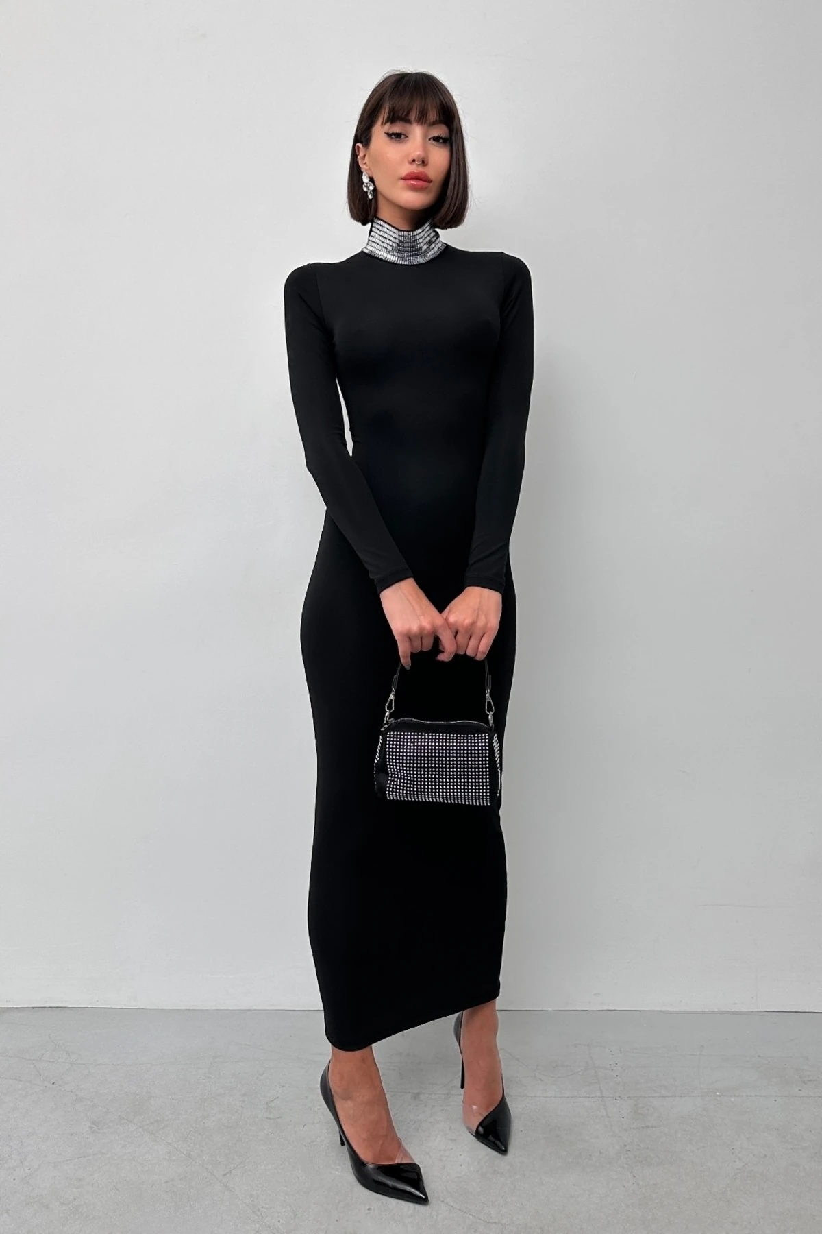 VİCTORİA UZUN KOL DİK YAKA BOĞAZI TAŞ DETAYLI DALGIÇ KUMAŞ ELBİSE