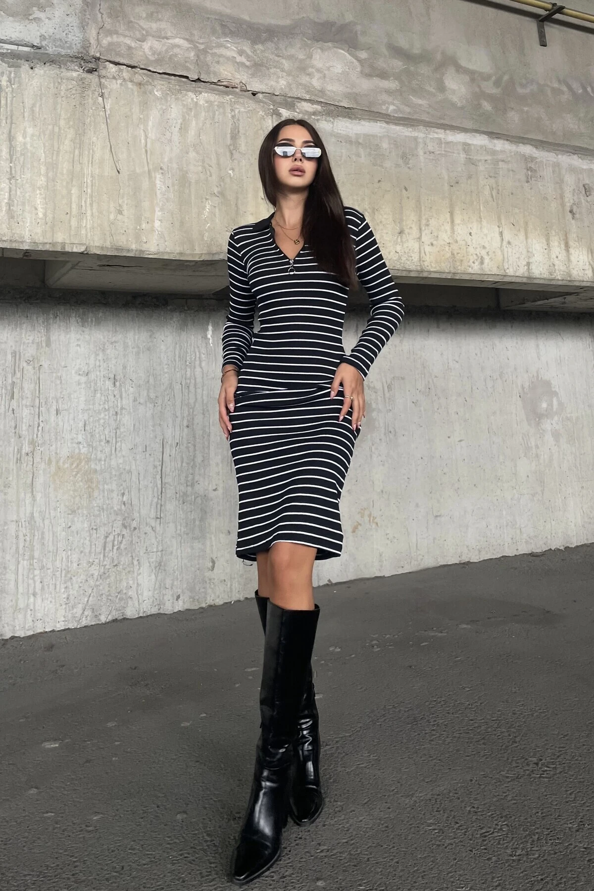 Kadın Siyah Beyaz Çizgili Fermuarlı Yaka Midi Elbise – Uzun Kollu