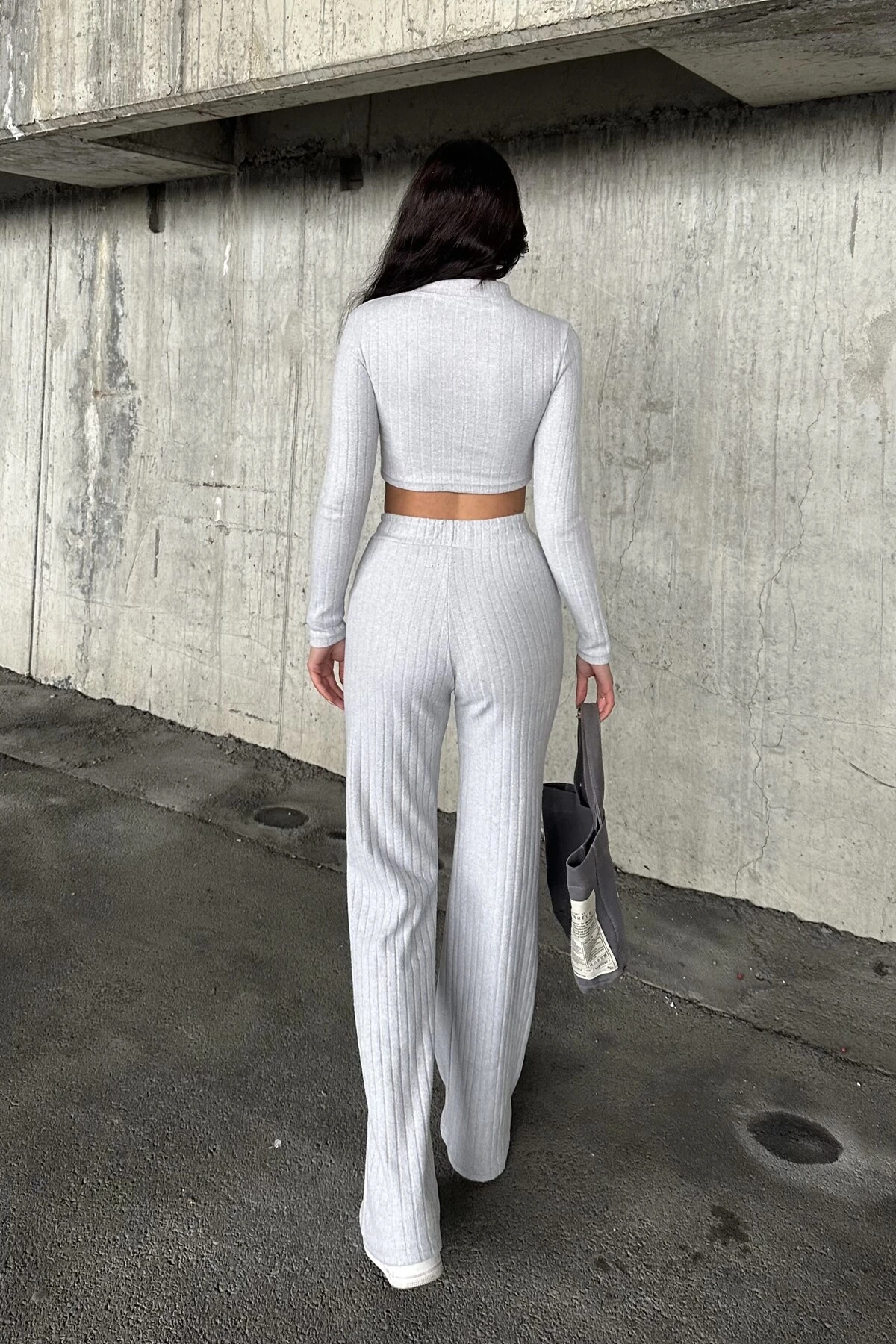 UZUN KOL PENCERELİ DEKOLTE FİTİLLİ TAKIM