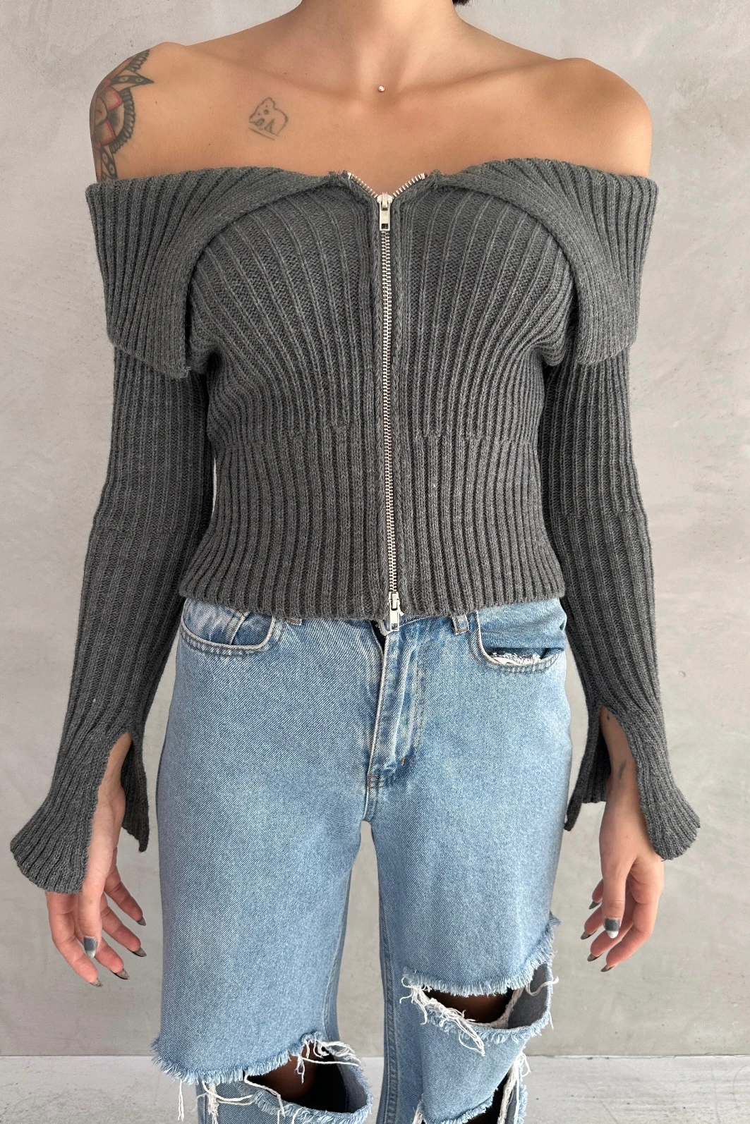 MADONNA YAKA FERMUARLI TRİKO HIRKA