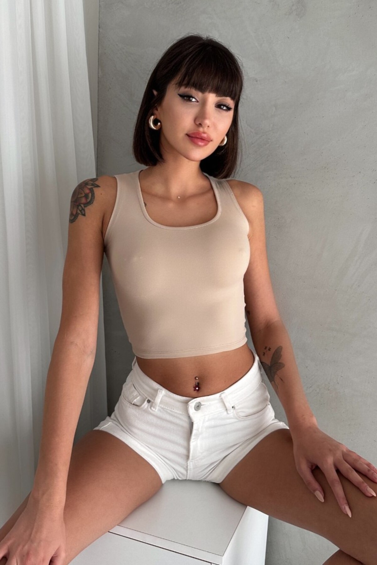 MODAL KUMAŞ U YAKA KALIN ASKILI SIRTI KAPALI CROP BODY