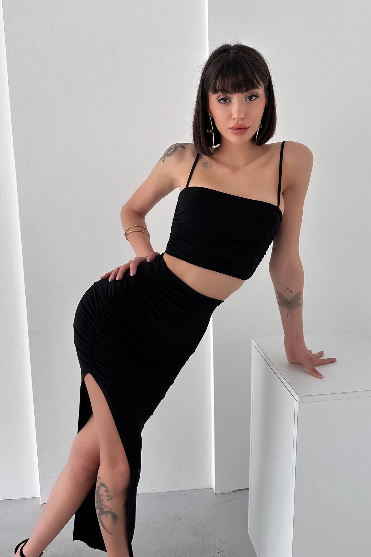 ASKILI CROP , YIRTMAÇLI ETEK SANDY DRAPELİ TAKIM