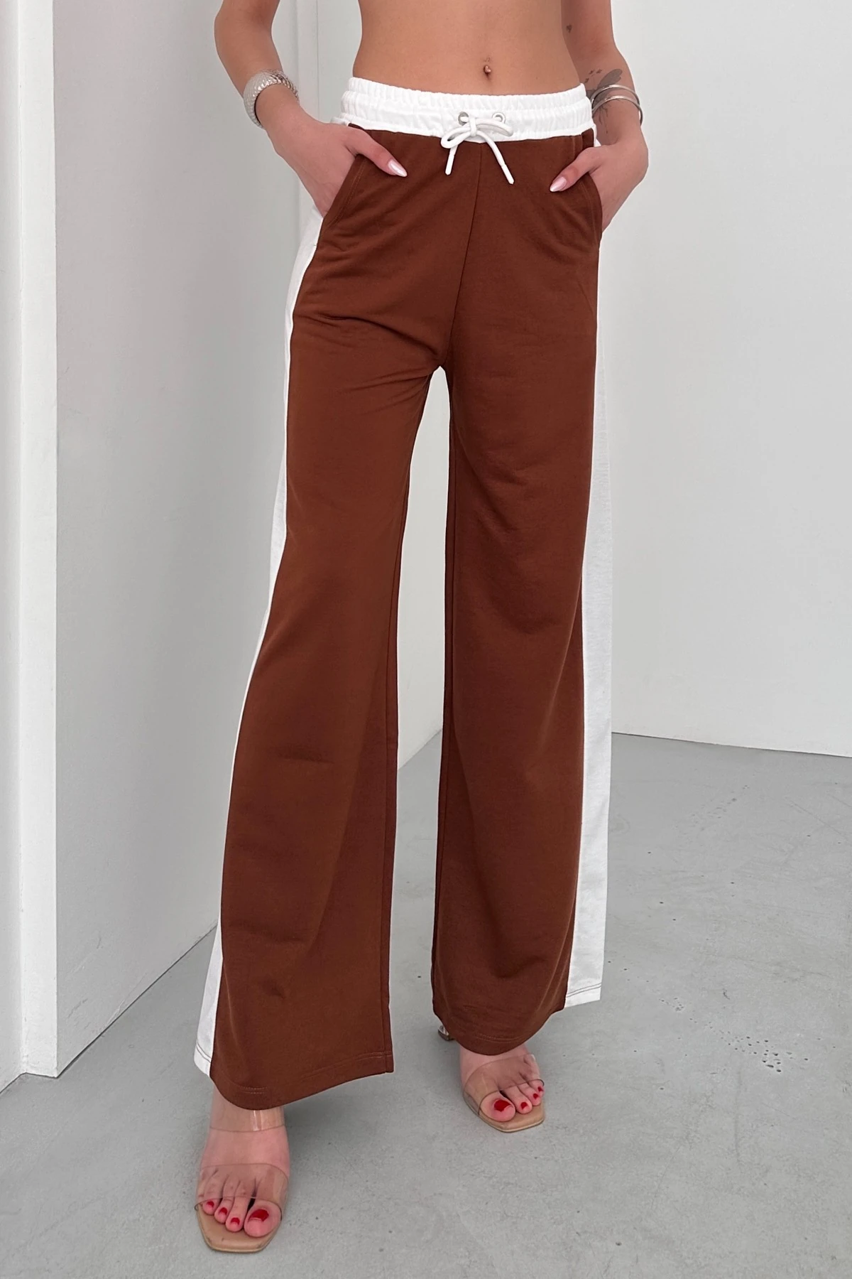 MONA BEL ve YAN KONTRAST BLOK PANELLİ BELİ LASTİKLİ, RAHAT PANTOLON