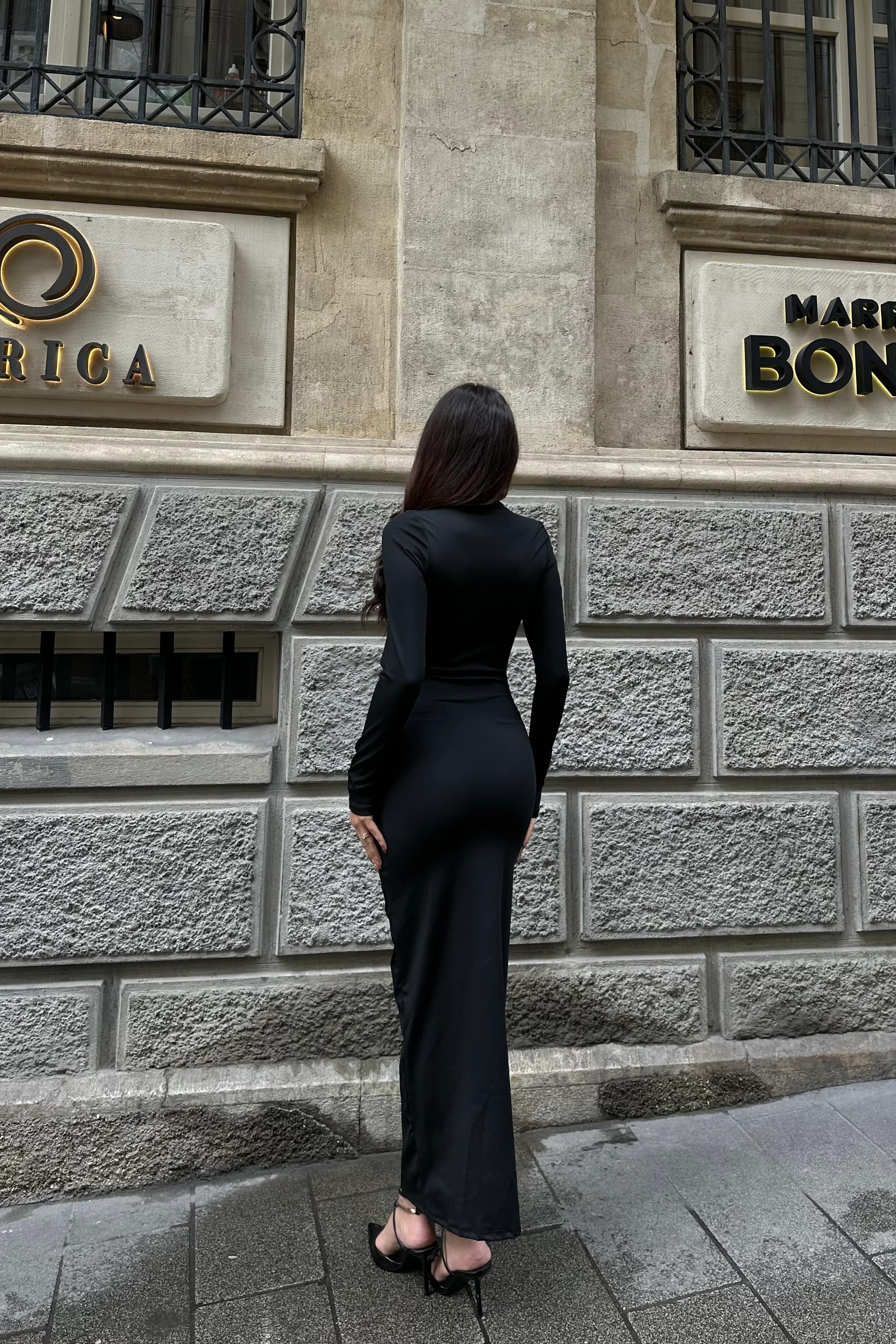 PENCERELİ TOKA DETAYLI SANDY ELBİSE