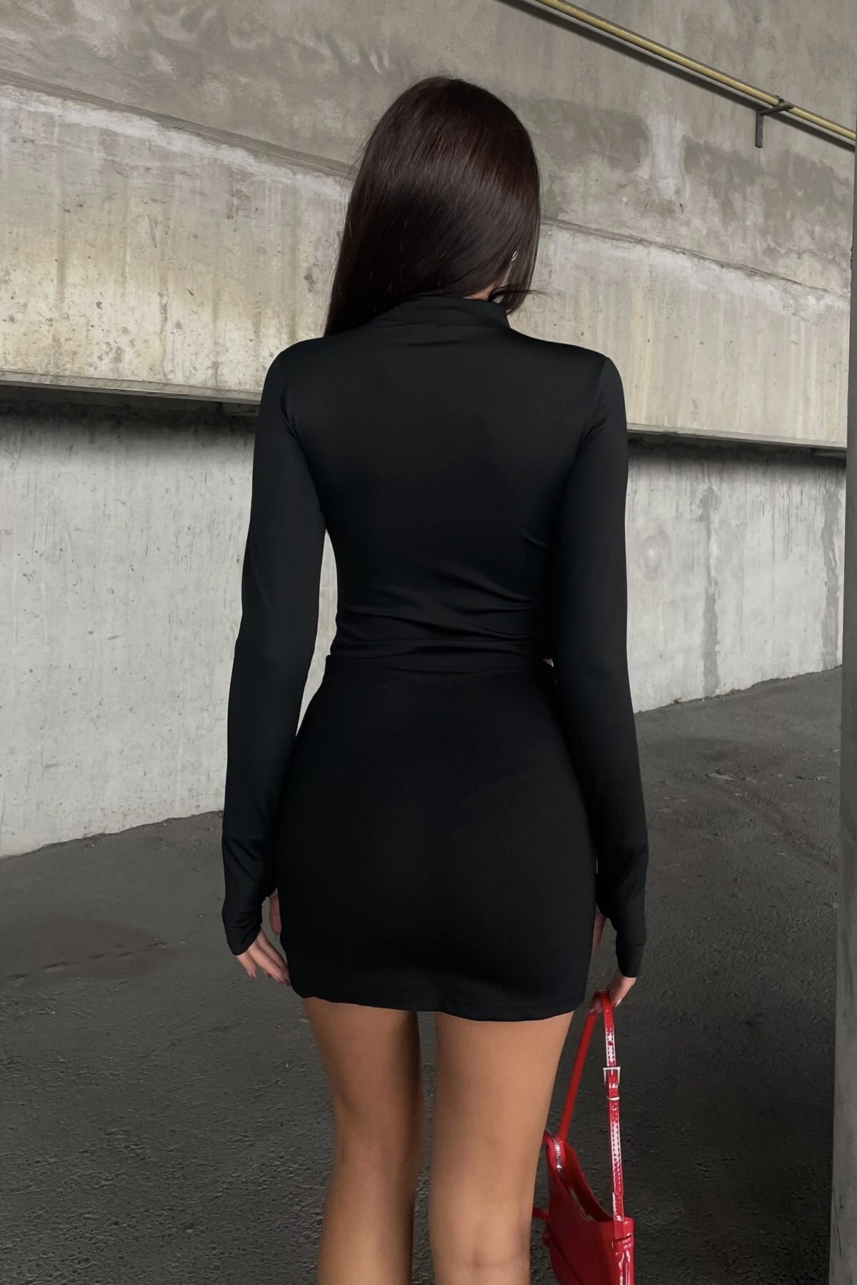 DALGIÇ KUMAŞ PARMAK GEÇİRMELİ UZUN KOL CROP