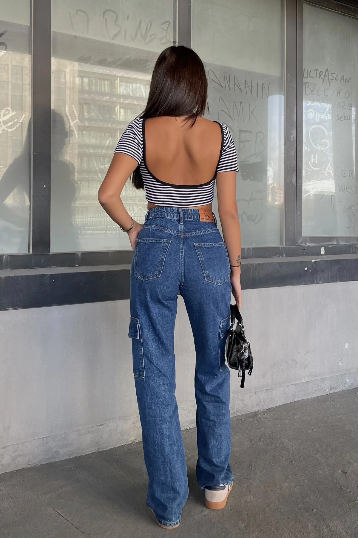 SIRT DEKOLTELİ ÇİZGİLİ KAŞKORSE CROP