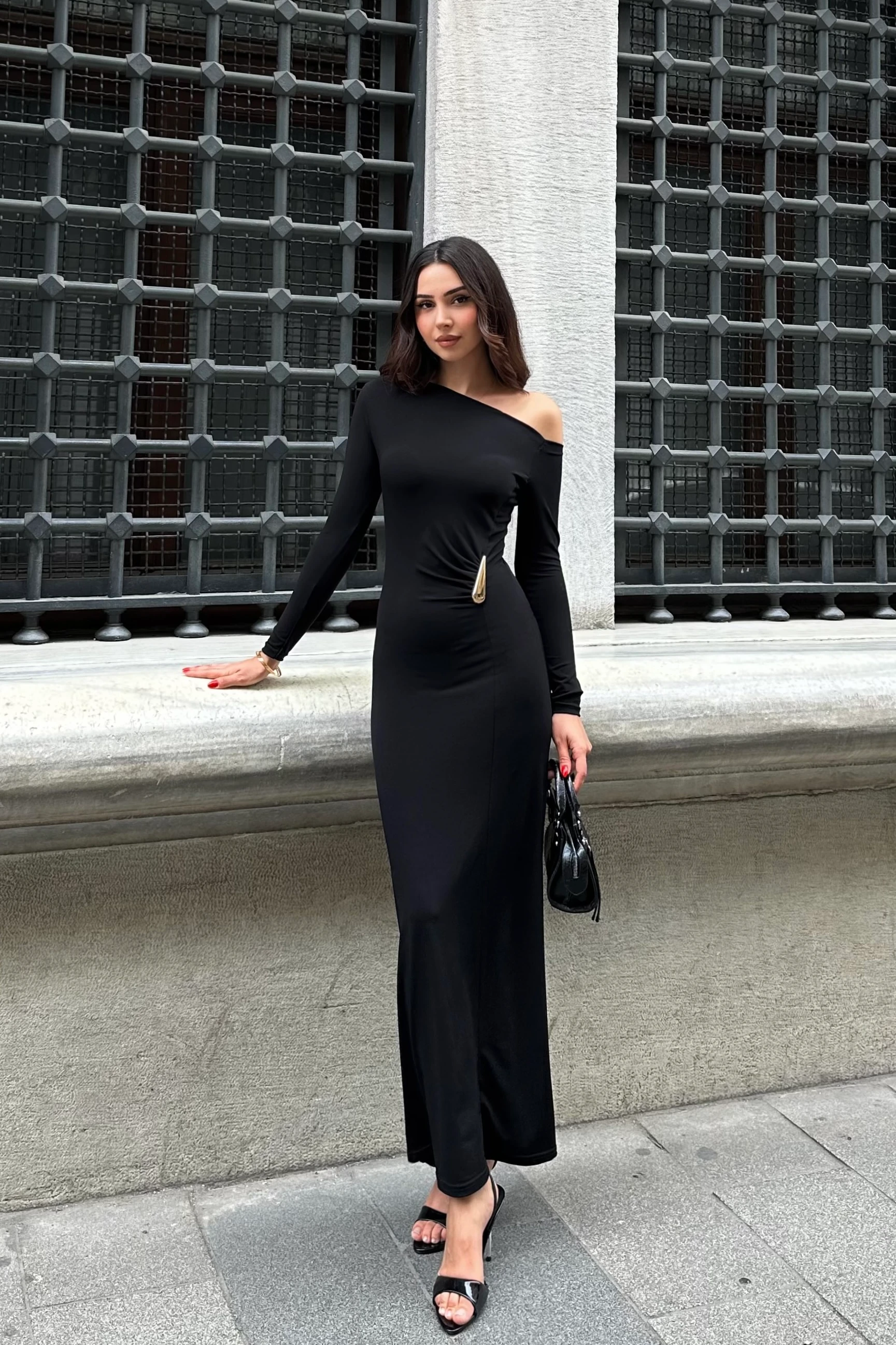 AKSESUAR DETAYLI KAYIK YAKA DAMLA KOL SANDY ELBİSE - si̇yah