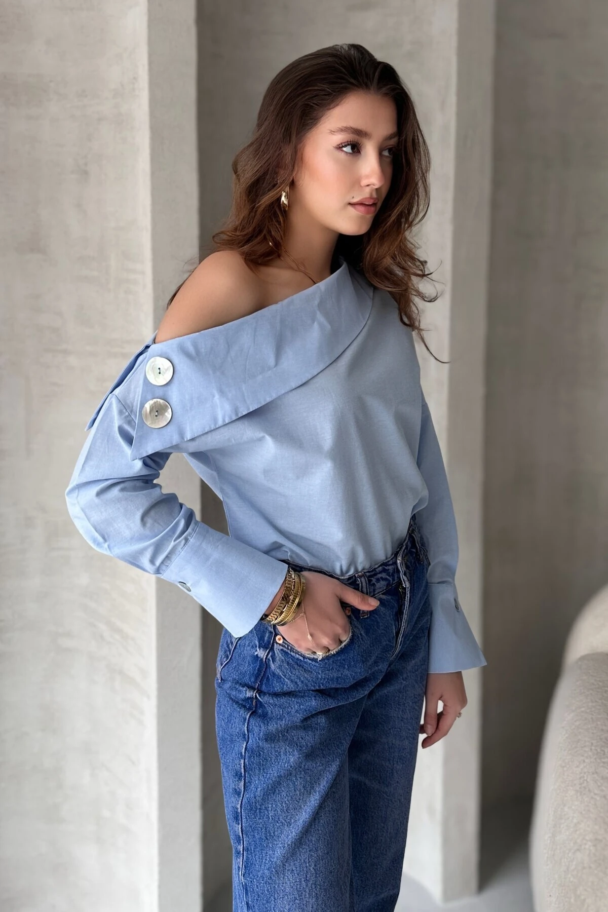 SEDEF DÜĞME DETAYLI ÇAPRAZ YAKALI TASARIM GÖMLEK