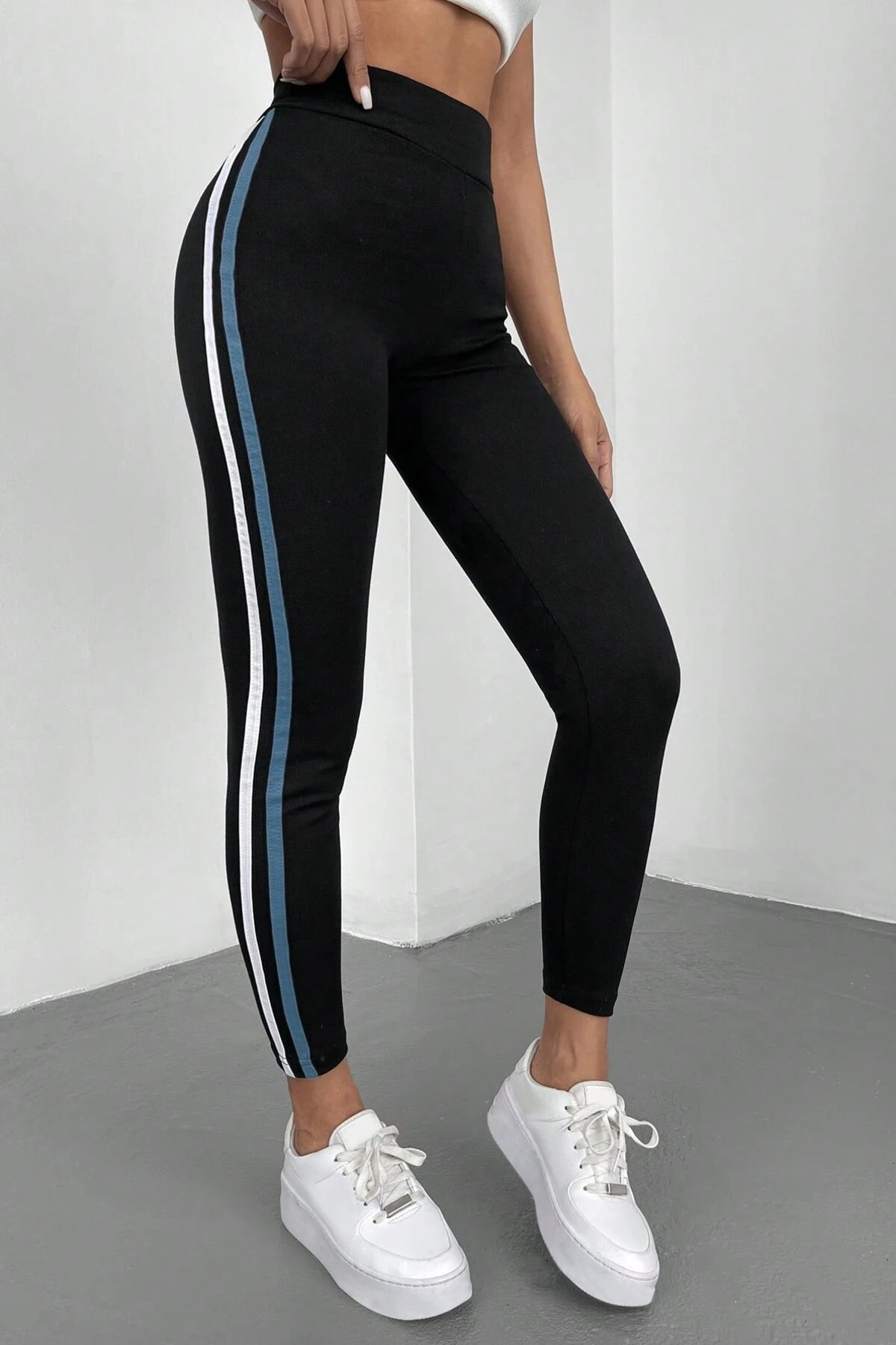 Siyah Yan Çizgili Sporcu Tayt – Kırmızı Beyaz Şeritli Ribana Yüksek Bel - mavi̇ beyaz