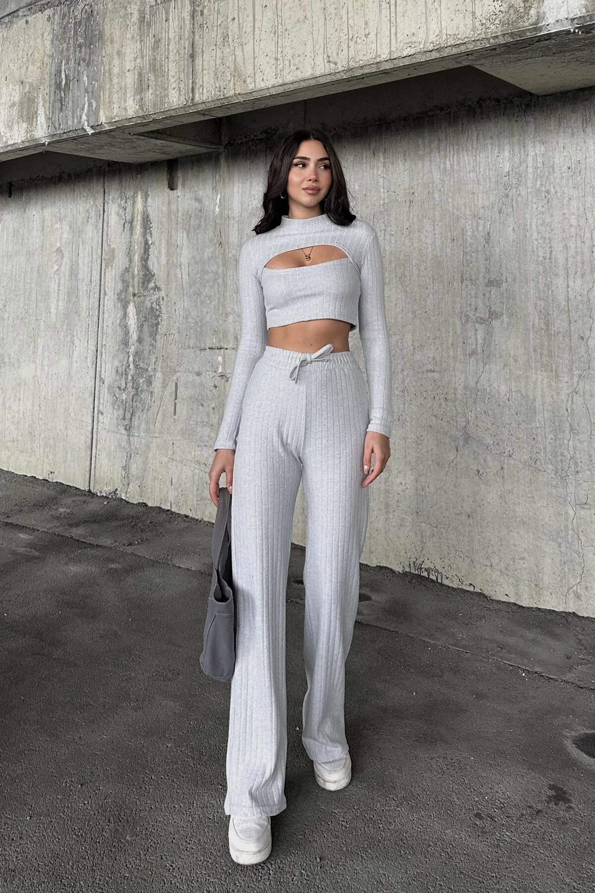 UZUN KOL PENCERELİ DEKOLTE FİTİLLİ TAKIM