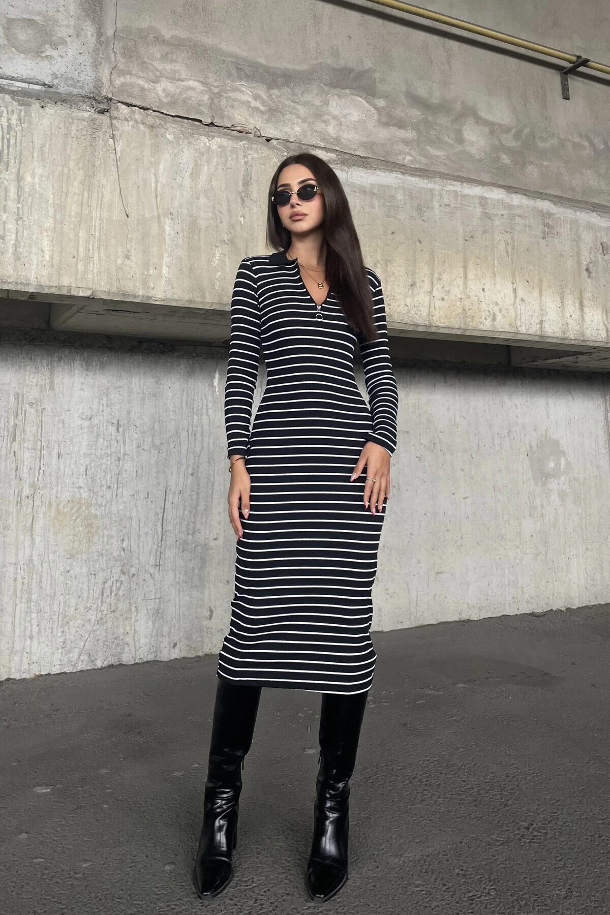 Kadın Siyah Beyaz Çizgili Fermuarlı Yaka Midi Elbise – Uzun Kollu