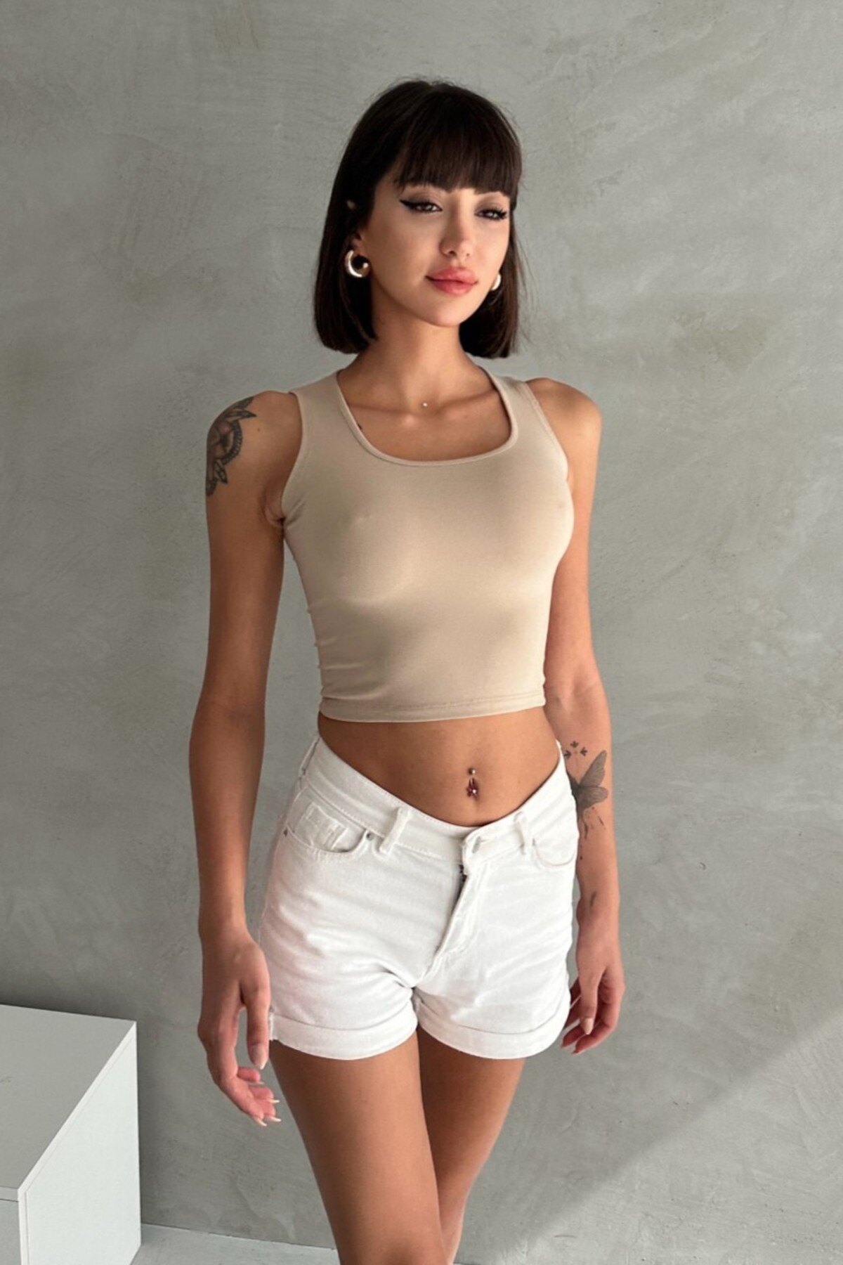 MODAL KUMAŞ U YAKA KALIN ASKILI SIRTI KAPALI CROP BODY