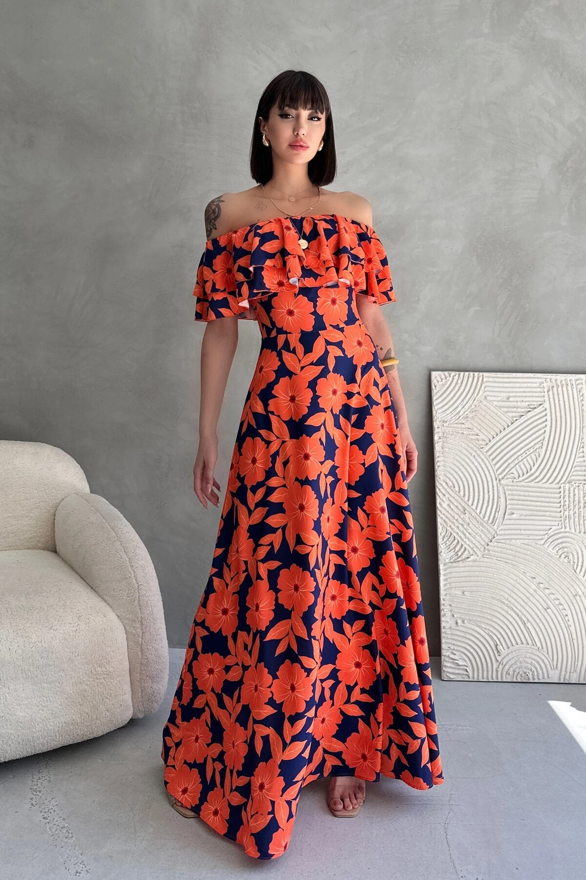 MADONNA YAKA ÇİÇEK DESENLİ FIRFIRLI UZUN ELBİSE