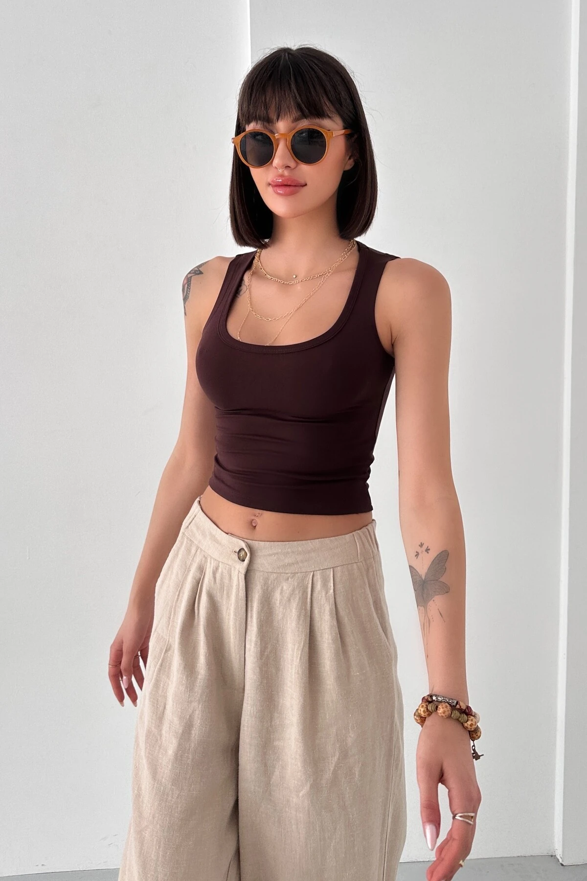 MODAL KUMAŞ U YAKA KALIN ASKILI SIRTI KAPALI CROP BODY