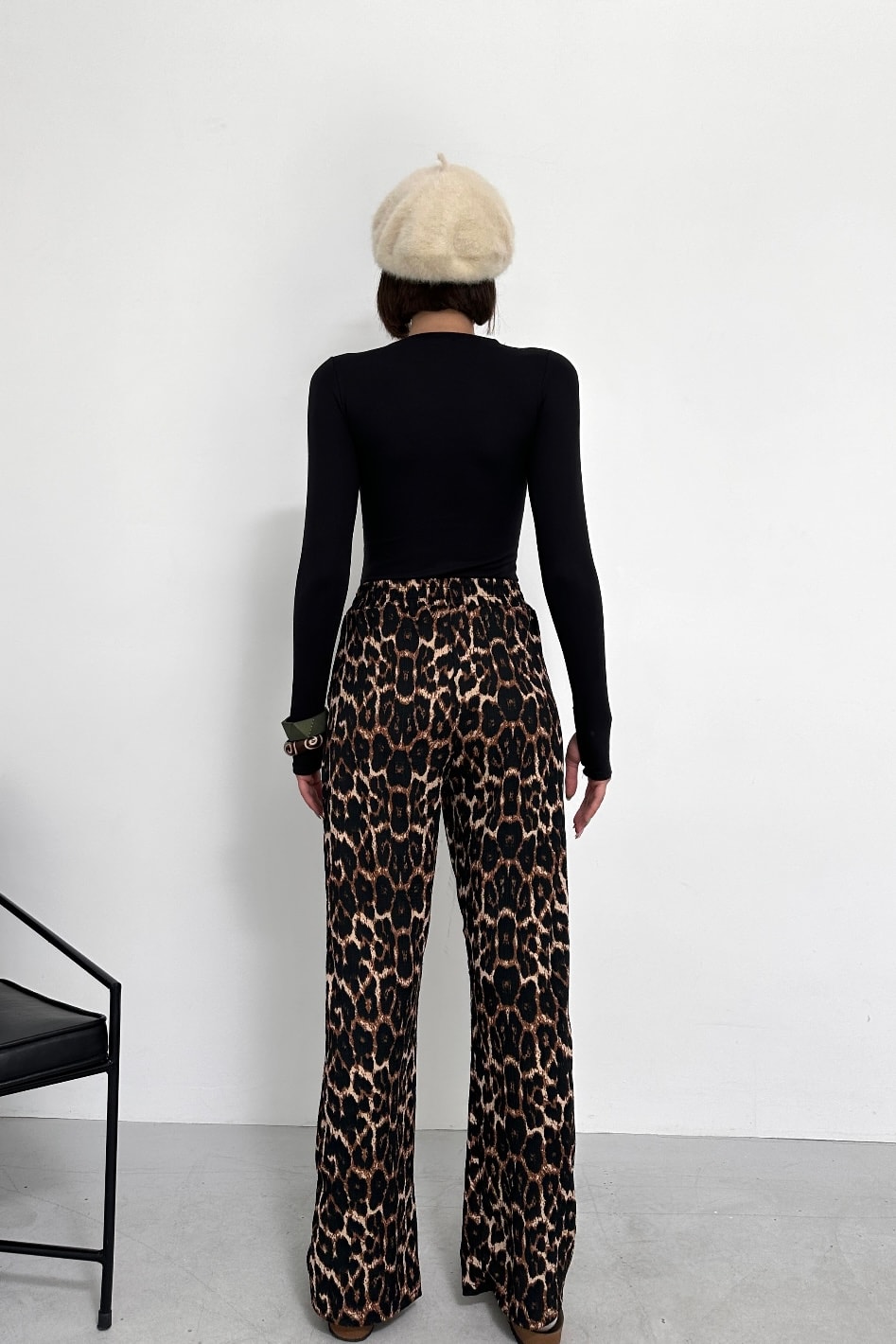 JANE 2' li TAKIM - MODAL KUMAŞ PARMAK GEÇİRMELİ UZUN KOL BODY, LEOPAR DESENLİ BÜRÜMCÜK PALAZZO PANTOLON TAKIM