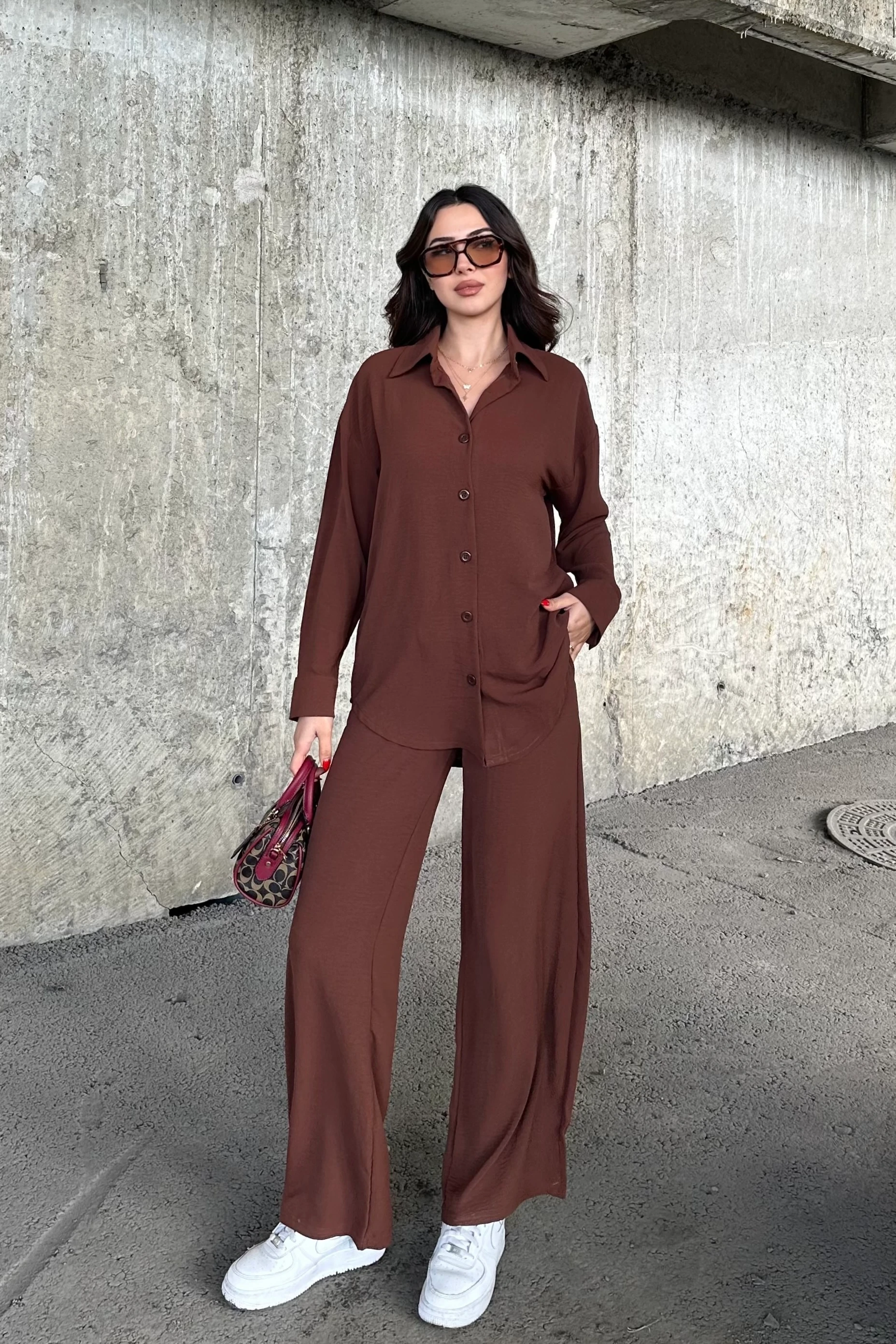 OVERSİZE RAHAT KALIP, UZUN KOL GÖMLEK ve GENİŞ PAÇA BOL KESİM PANTOLONLU AEROBİN TAKIM - kahve