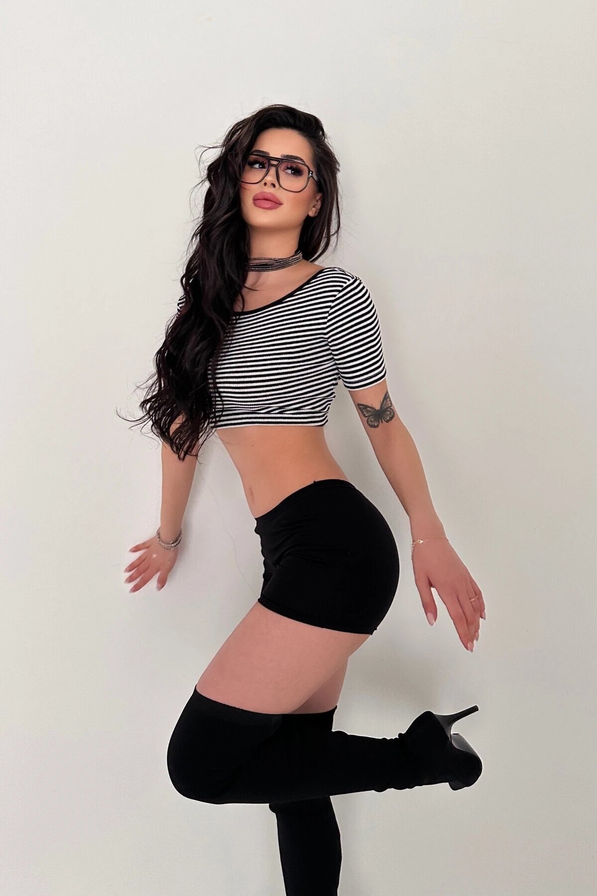 ALEXA SIRT DEKOLTELİ CROP