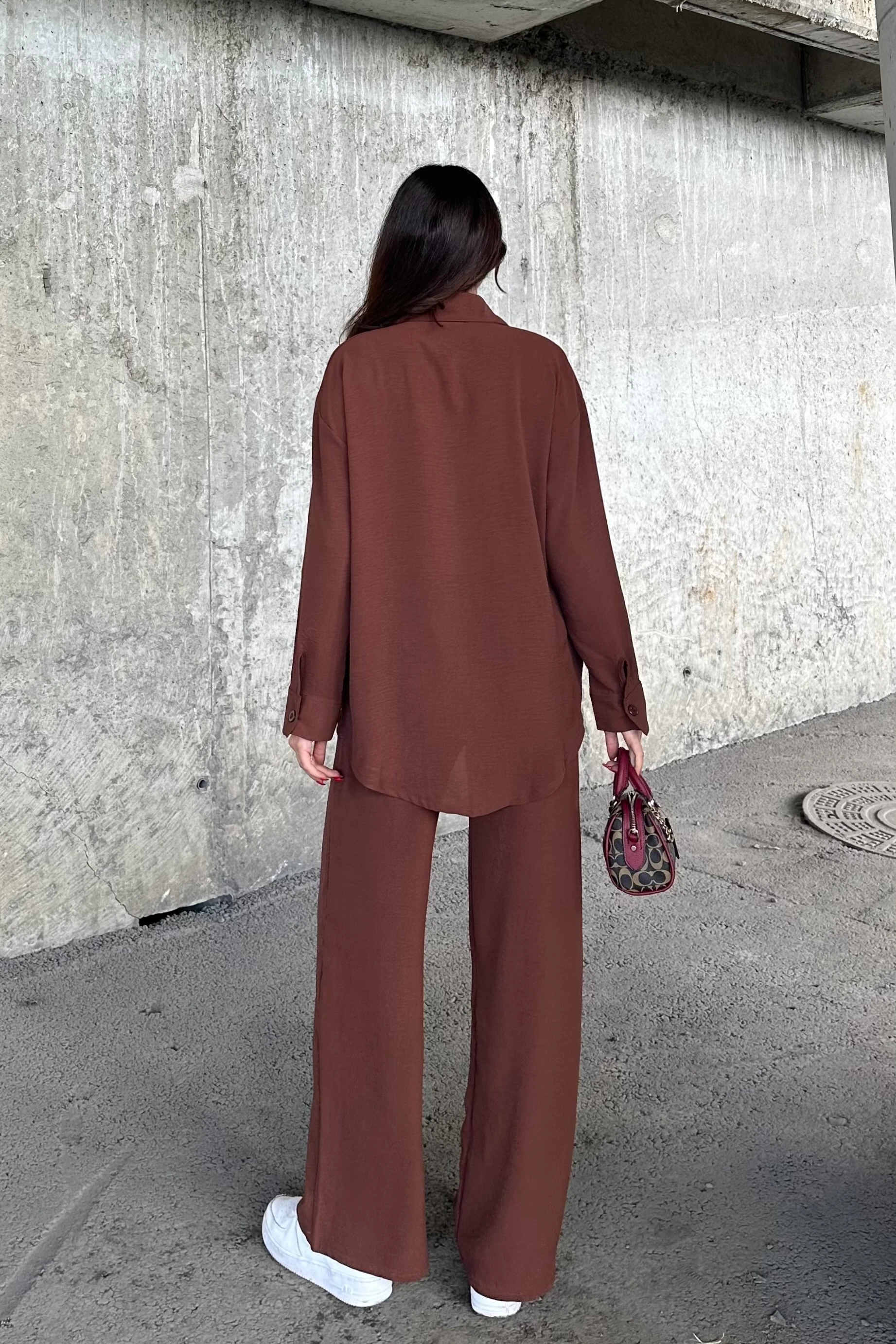 OVERSİZE RAHAT KALIP, UZUN KOL GÖMLEK ve GENİŞ PAÇA BOL KESİM PANTOLONLU AEROBİN TAKIM