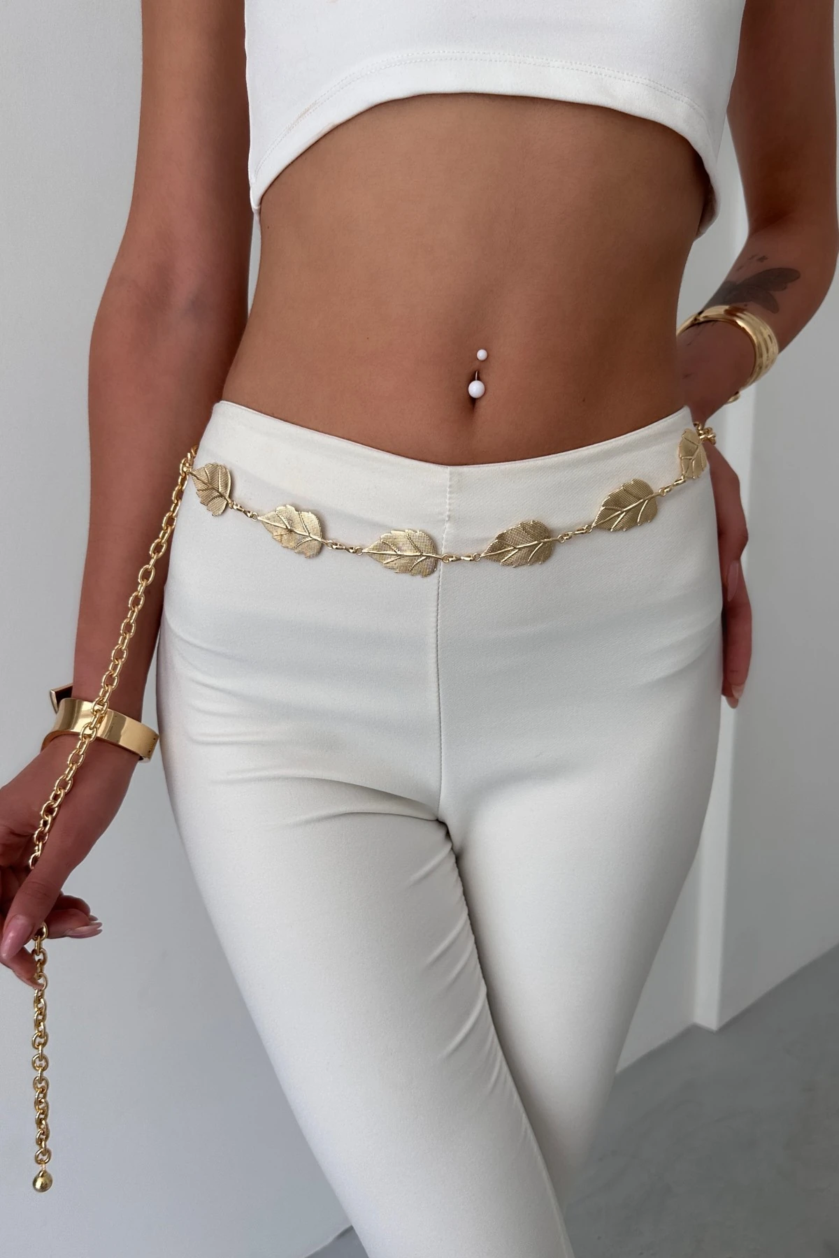 Yaprak Desenli Tasarım Gold Zincir Kemer