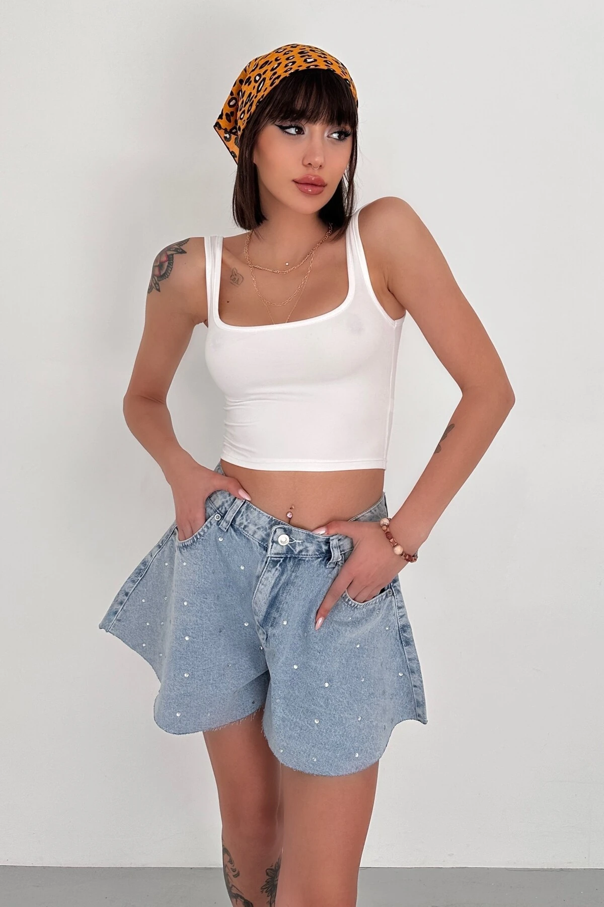 MODAL KUMAŞ KARE YAKA KALIN ASKILI SIRTI DEKOLTE CROP BODY - ekru