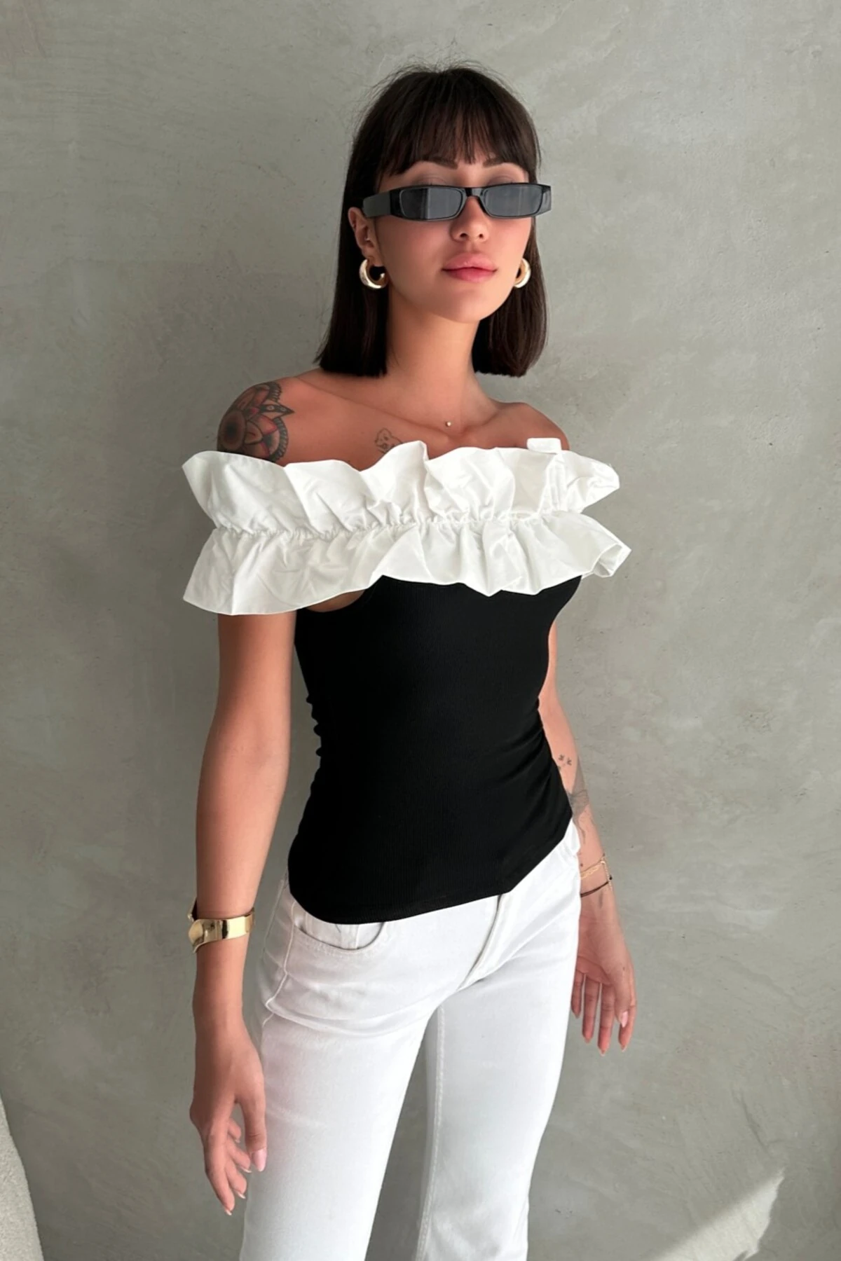 BÜZGÜLÜ MADONNA YAKA BLUZ