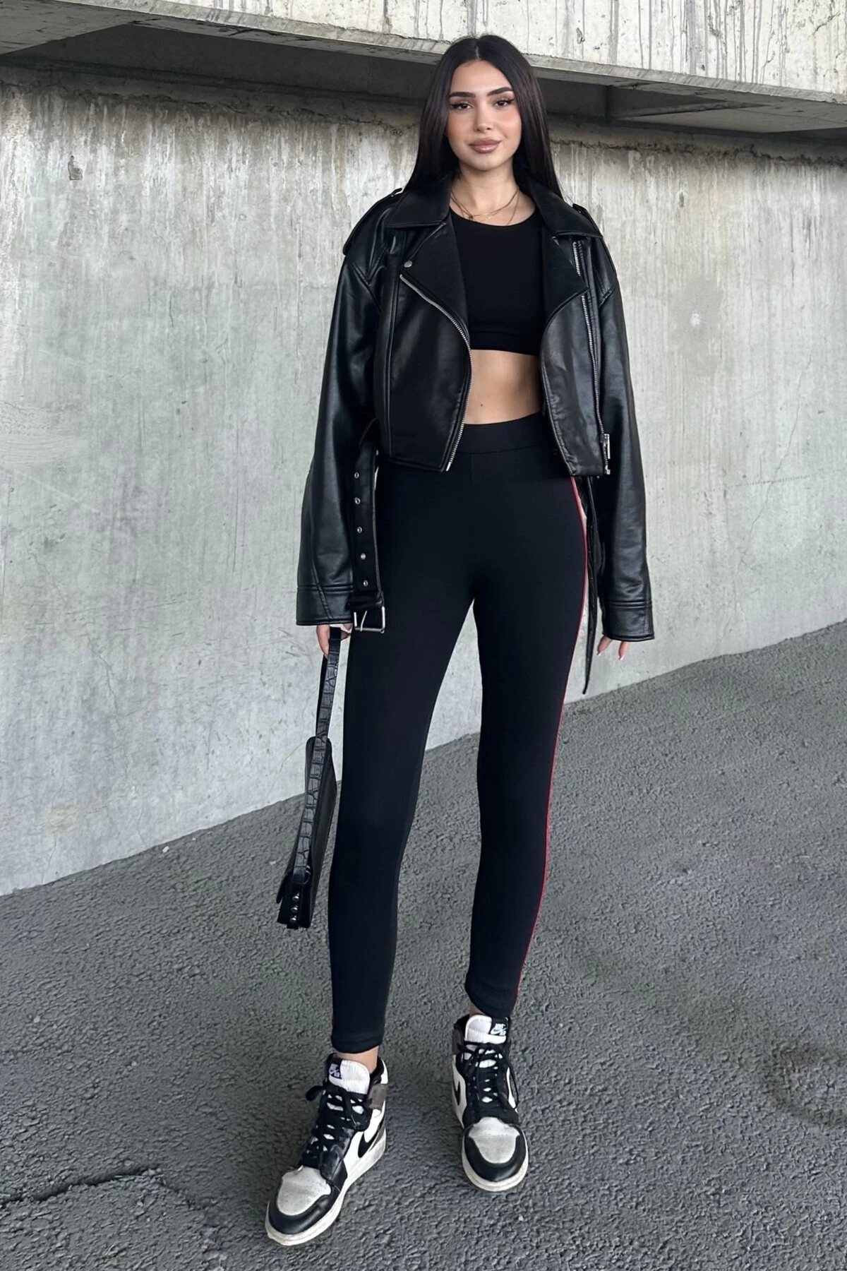 Siyah Yan Çizgili Sporcu Tayt – Kırmızı Beyaz Şeritli Ribana Yüksek Bel