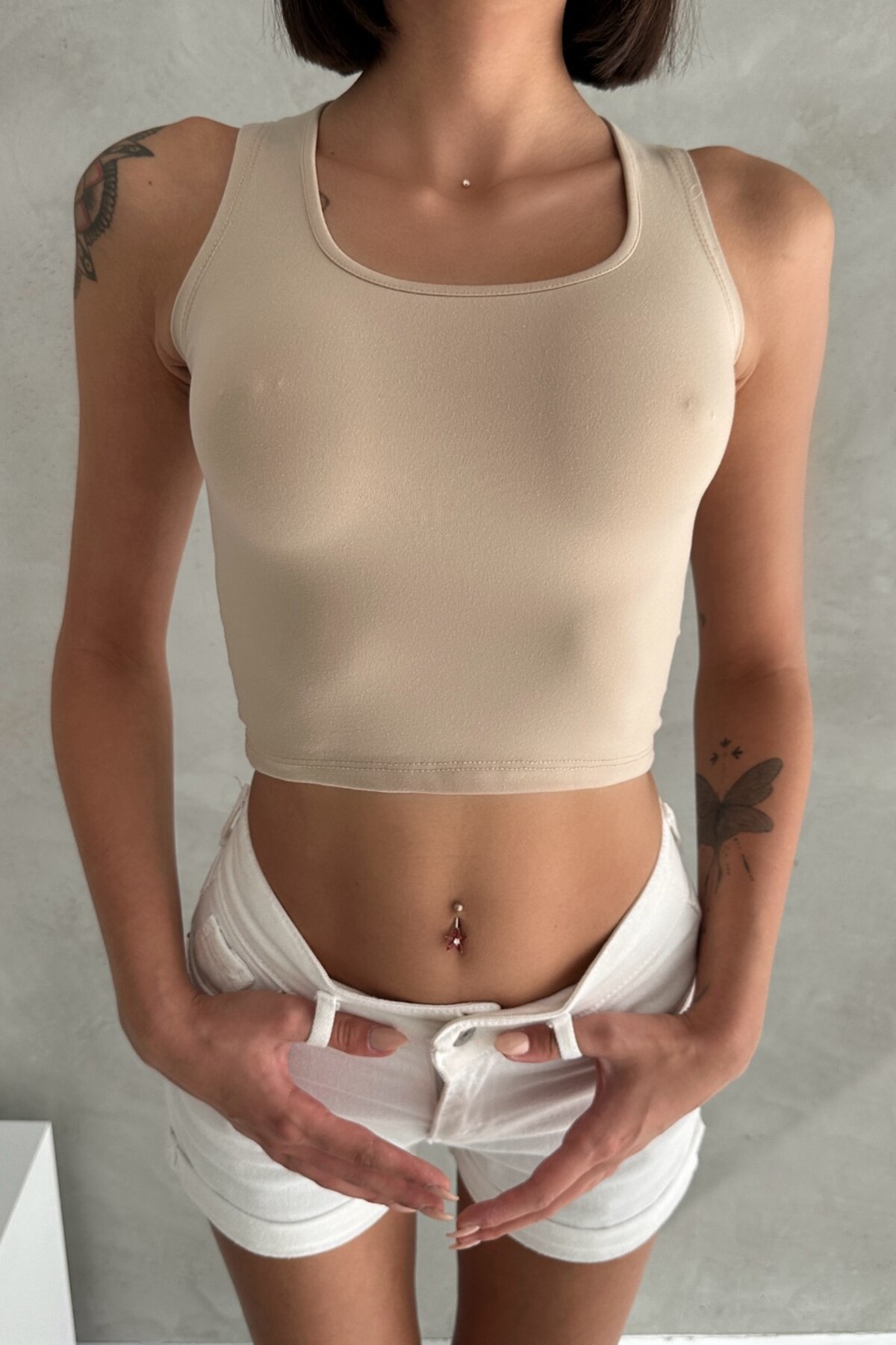 MODAL KUMAŞ U YAKA KALIN ASKILI SIRTI KAPALI CROP BODY