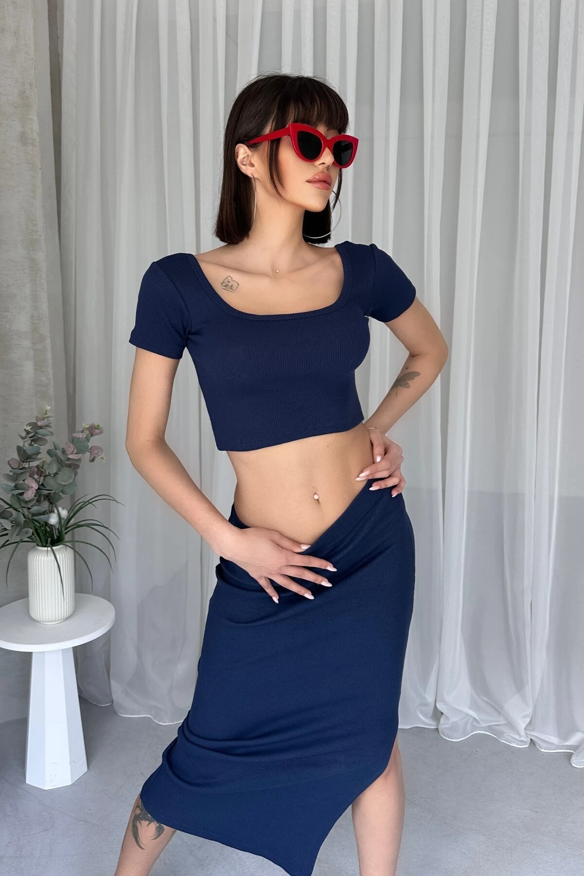 KARE YAKA CROP YIRTMAÇLI ETEK TAKIM