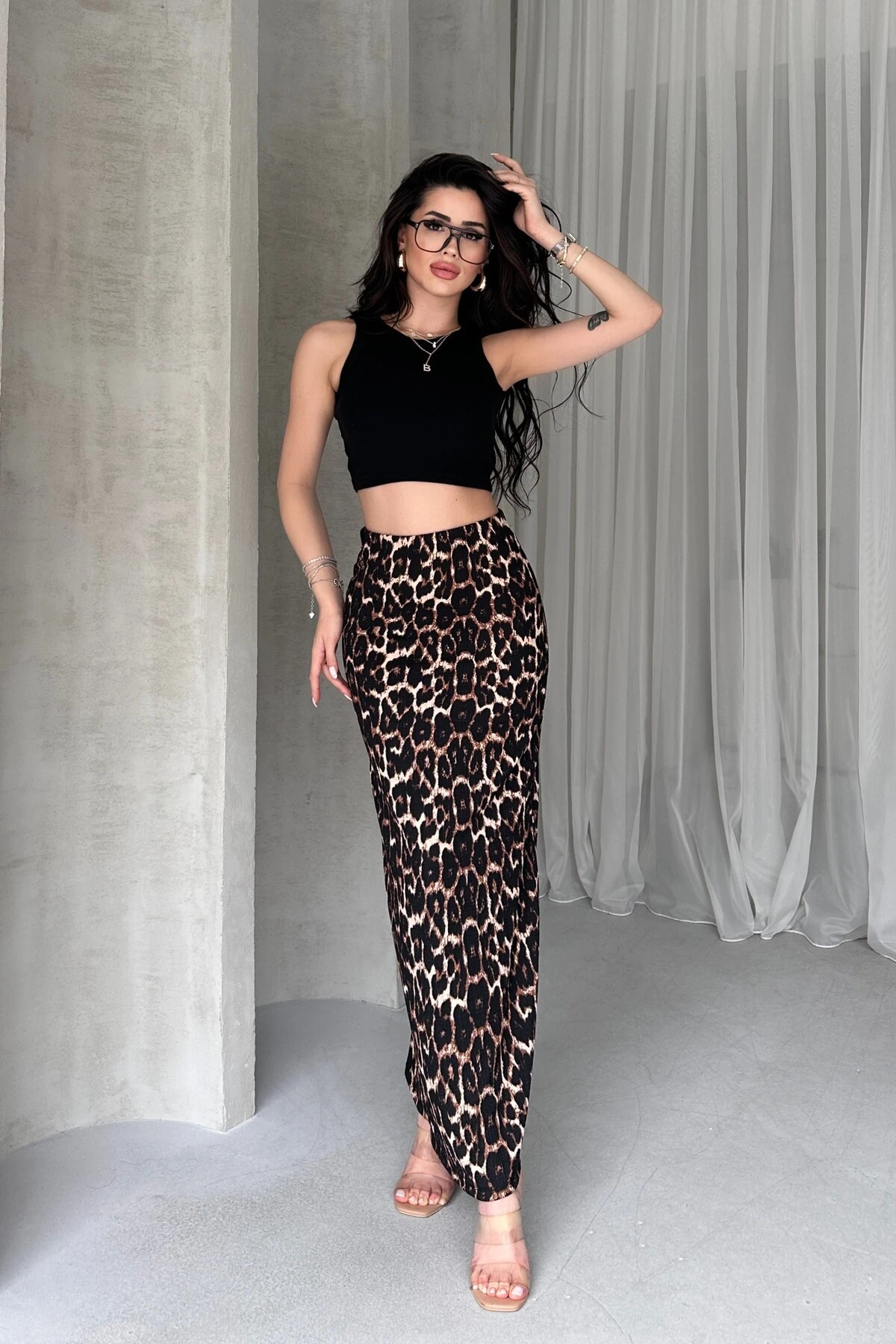 BİSİKLET YAKA FİTİLLİ CROP ATLET, LEOPAR DESENLİ BÜRÜMCÜK KALEM ETEK TAKIM