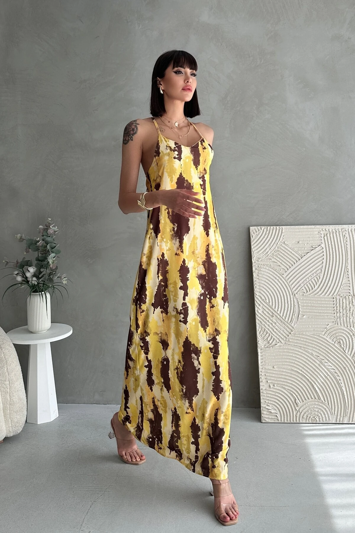 SIRT DEKOLTELİ İP ASKILI MAXİ ELBİSE