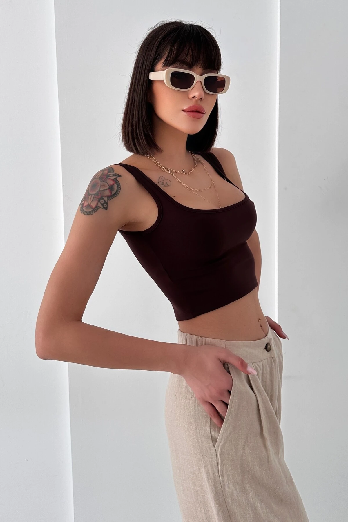 MODAL KUMAŞ KARE YAKA KALIN ASKILI SIRTI DEKOLTE CROP BODY