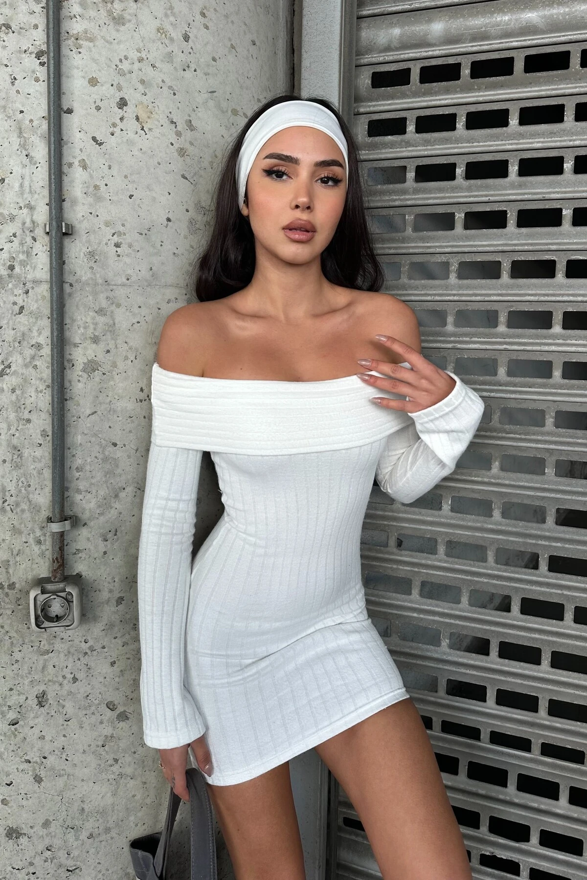 MADONNA YAKA ŞARDONLU TRİKO KISA ELBİSE