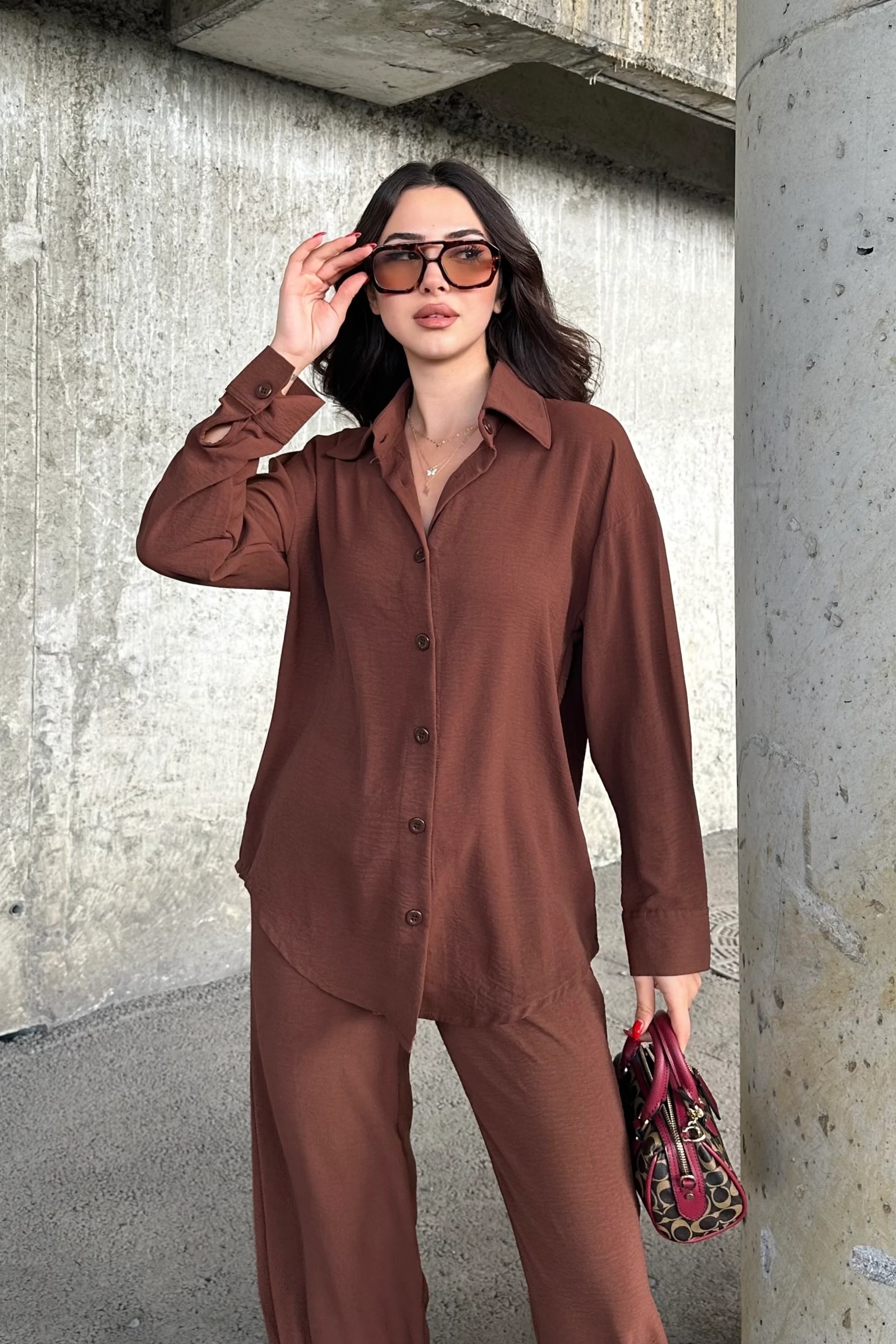 OVERSİZE RAHAT KALIP, UZUN KOL GÖMLEK ve GENİŞ PAÇA BOL KESİM PANTOLONLU AEROBİN TAKIM