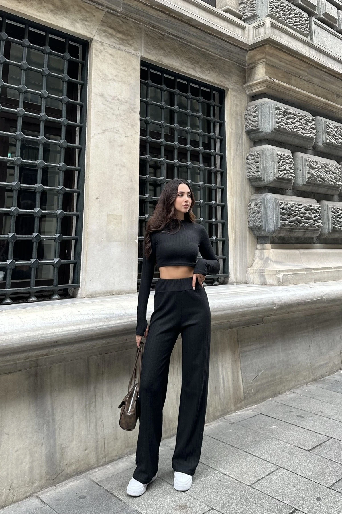 YARIM BALIKÇI YAKA,PARMAK GEÇİRMELİ UZUN KOL CROP, YÜKSEK BEL PANTOLON TAKIM - si̇yah