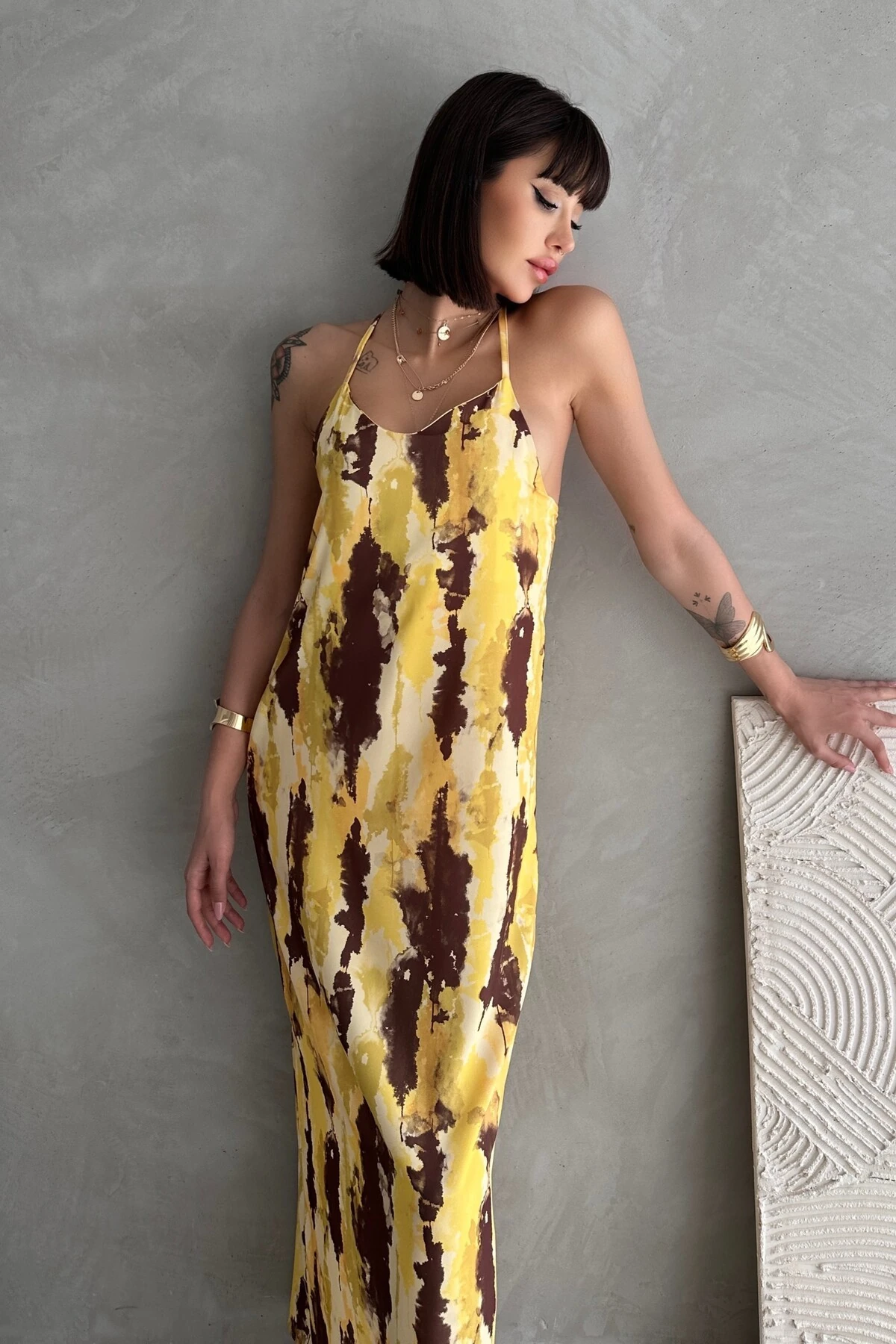 SIRT DEKOLTELİ İP ASKILI MAXİ ELBİSE