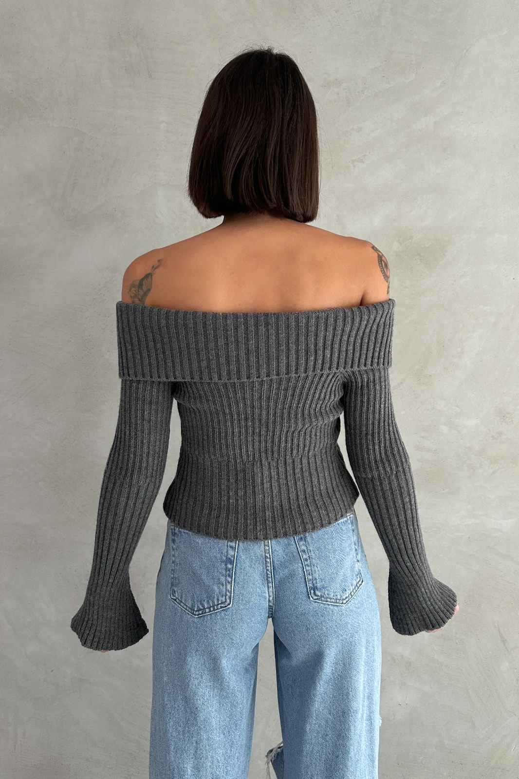 MADONNA YAKA FERMUARLI TRİKO HIRKA