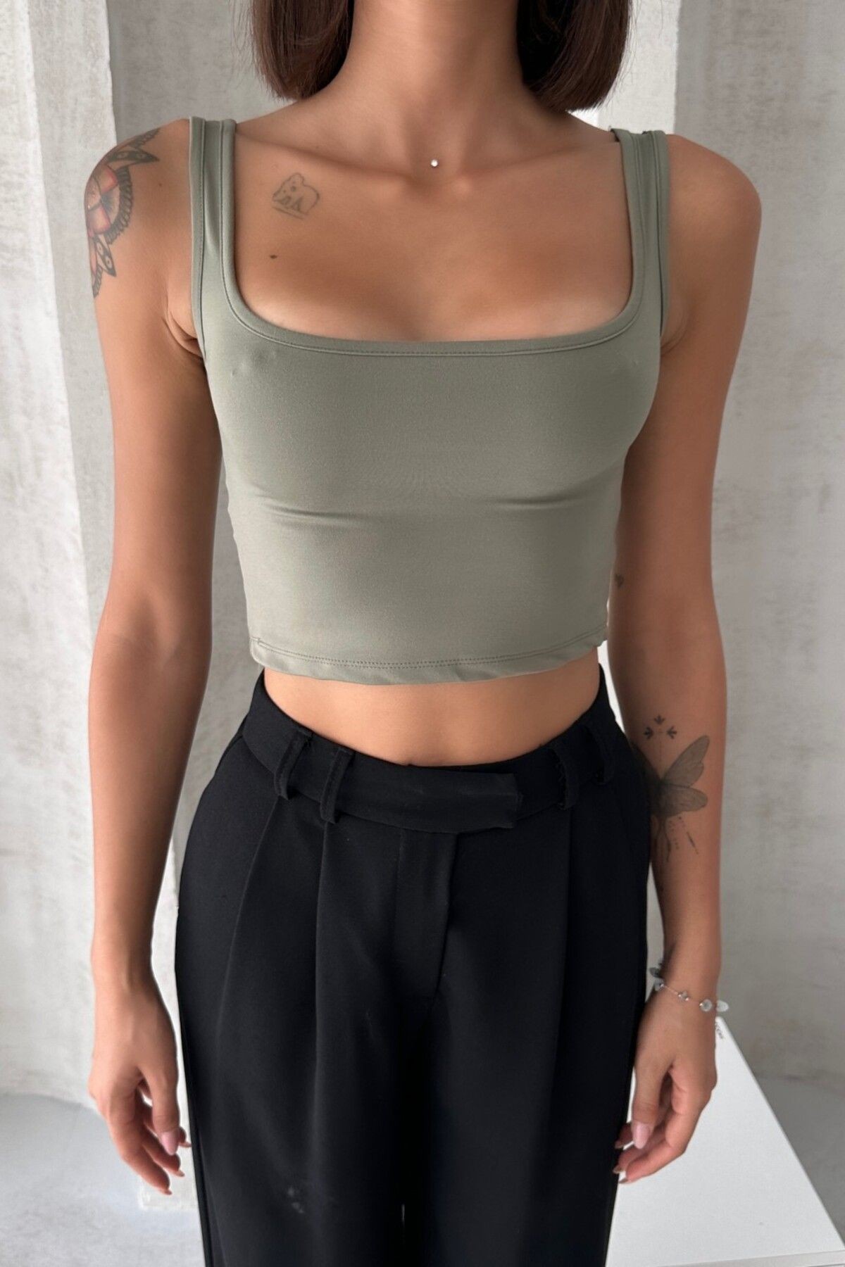 MODAL KUMAŞ KARE YAKA KALIN ASKILI SIRTI DEKOLTE CROP BODY