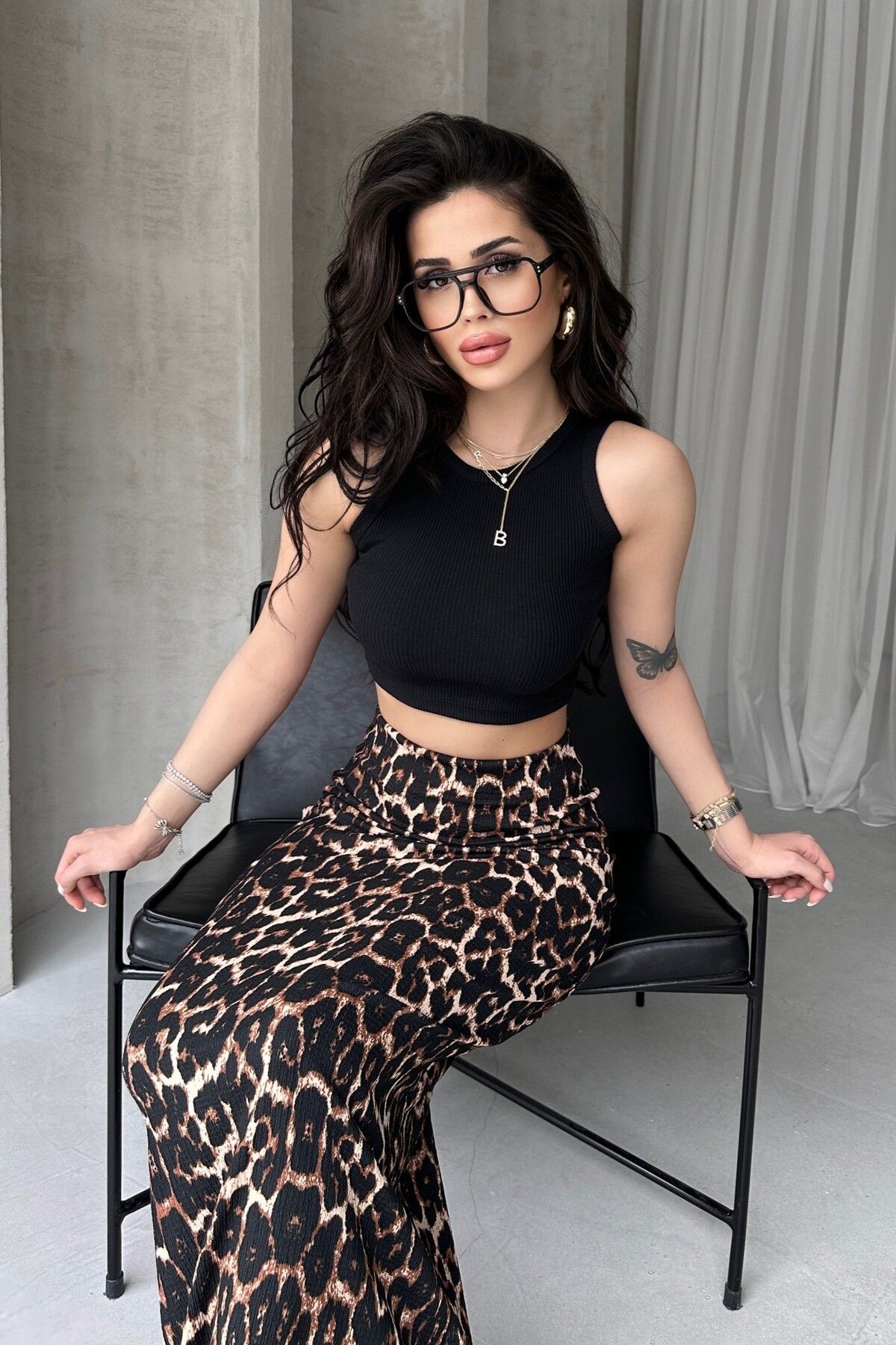 BİSİKLET YAKA FİTİLLİ CROP ATLET, LEOPAR DESENLİ BÜRÜMCÜK KALEM ETEK TAKIM