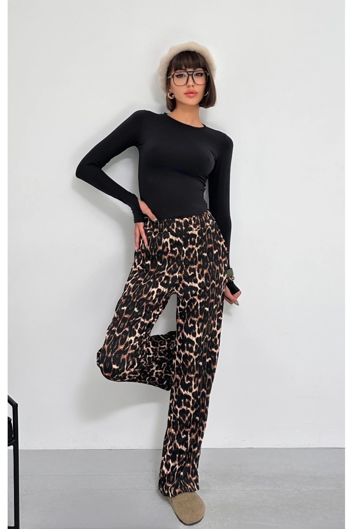 MODAL KUMAŞ PARMAK GEÇİRMELİ UZUN KOL BODY, LEOPAR DESENLİ BÜRÜMCÜK PALAZZO PANTOLON TAKIM