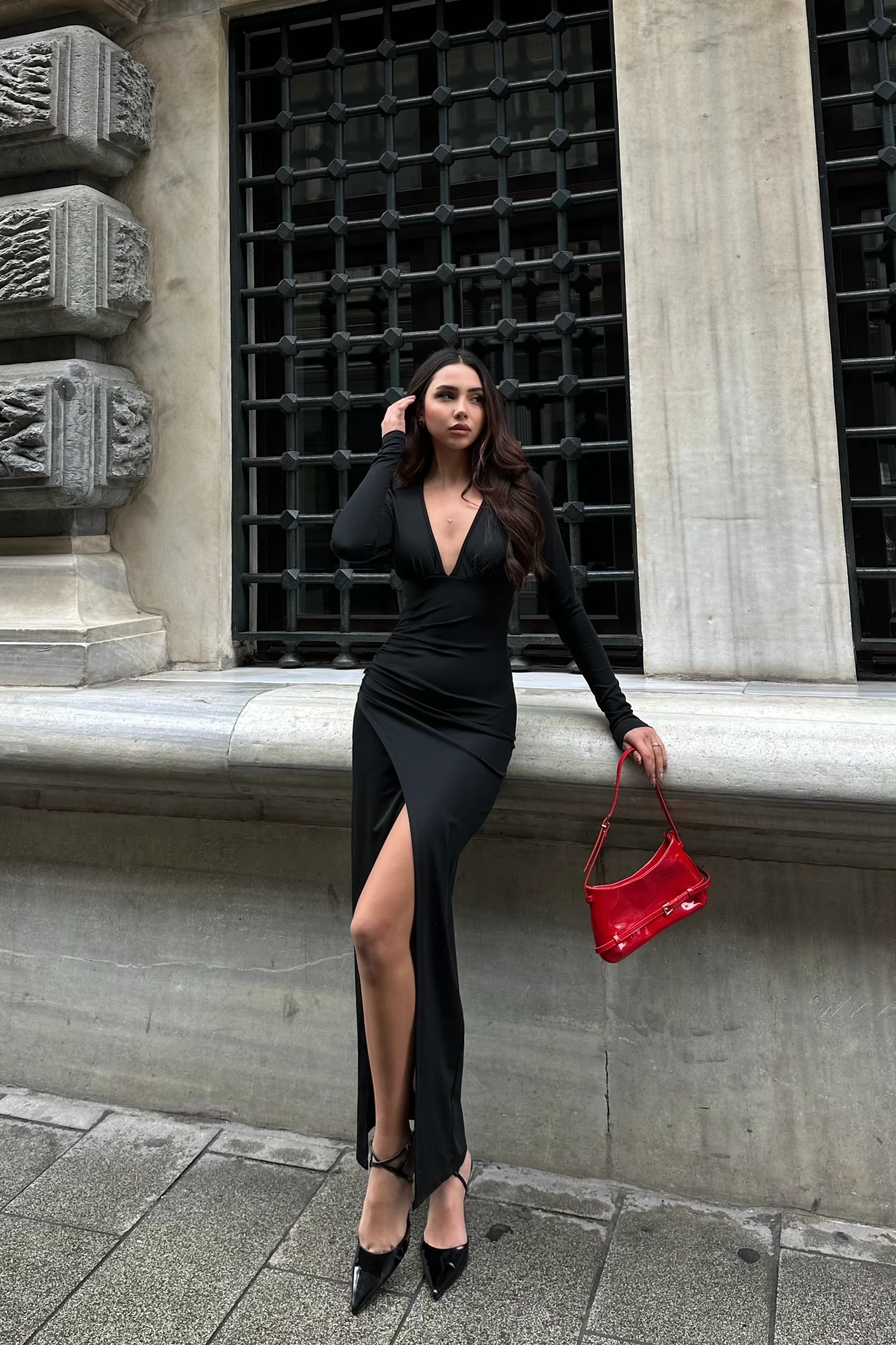 NİCOLE V YAKA YIRTMAÇLI ELBİSE - si̇yah