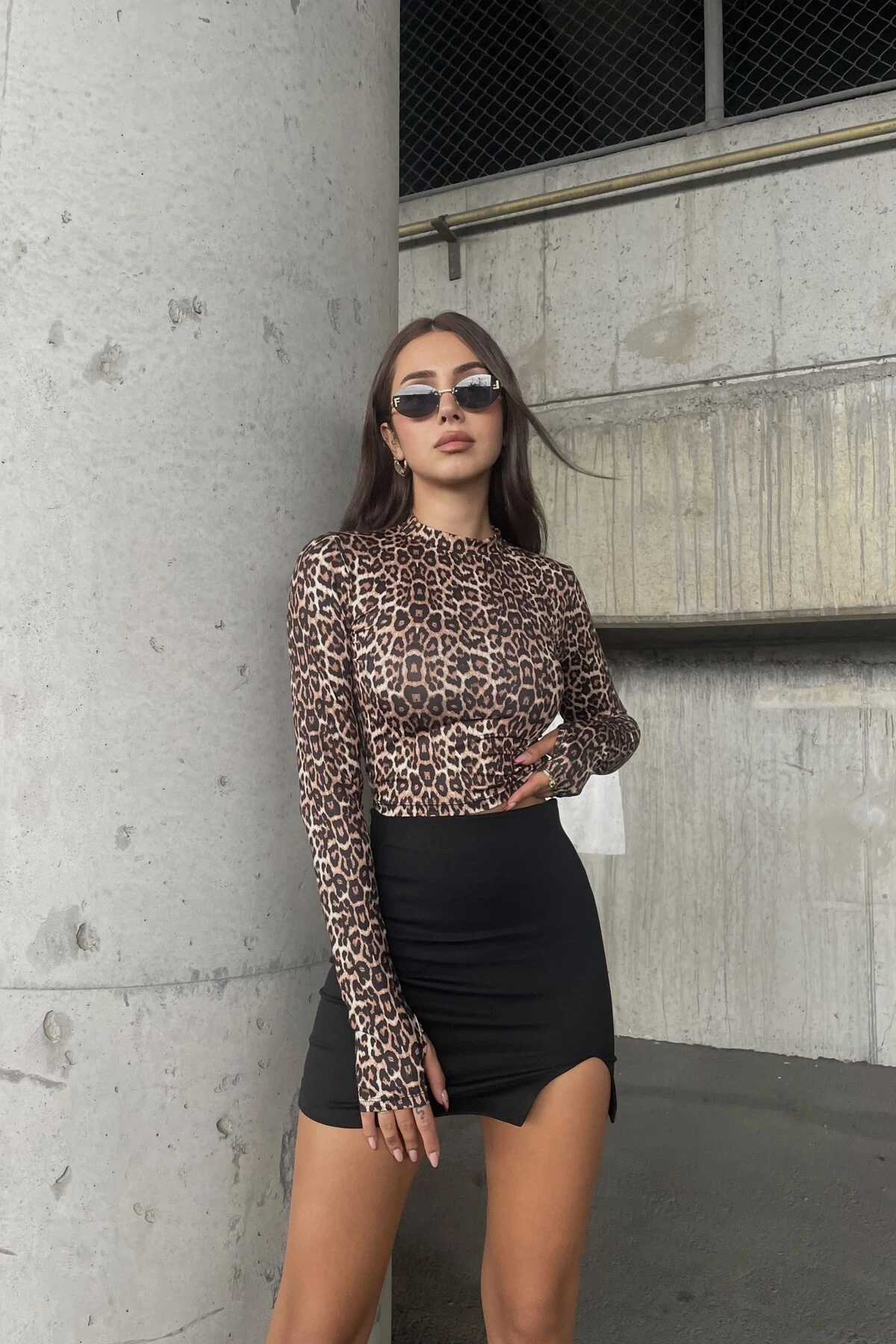 DALGIÇ KUMAŞ PARMAK GEÇİRMELİ UZUN KOL CROP - camel-si̇yah