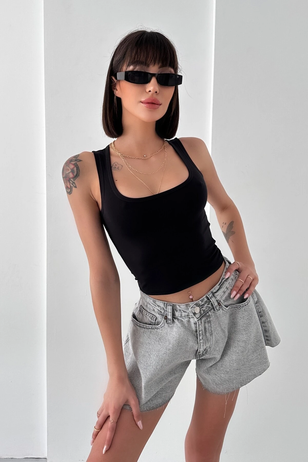 MODAL KUMAŞ U YAKA KALIN ASKILI SIRTI KAPALI CROP BODY - si̇yah